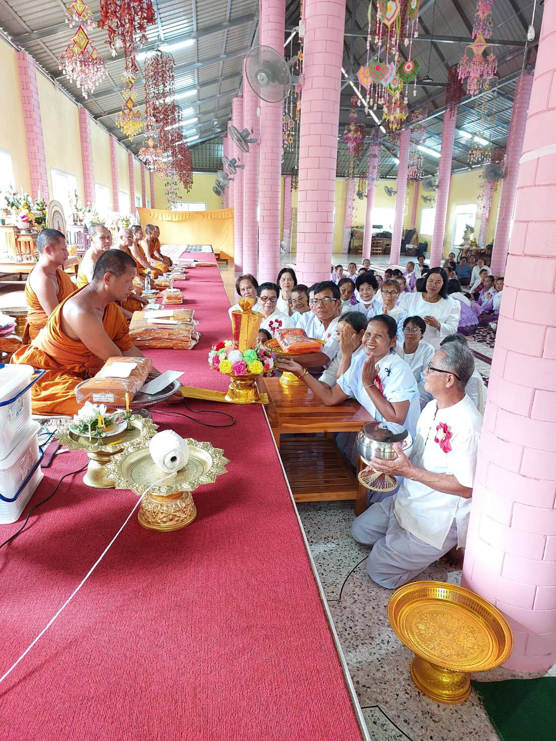 ภาพการถวายปัจจัยวัดโพธิ์ไทร
