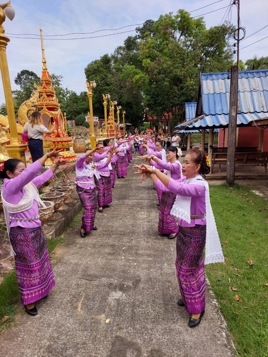 ภาพร่วมพิธีกรรมวัดโพธิ์ไทร