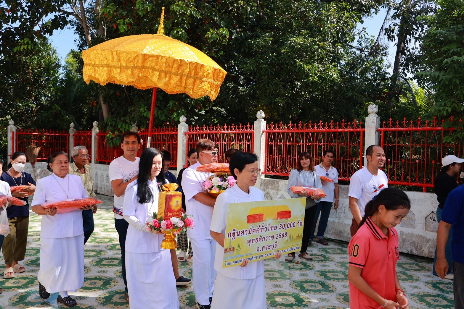 ภาพร่วมขบวนกฐินวัดสร้างบุญ