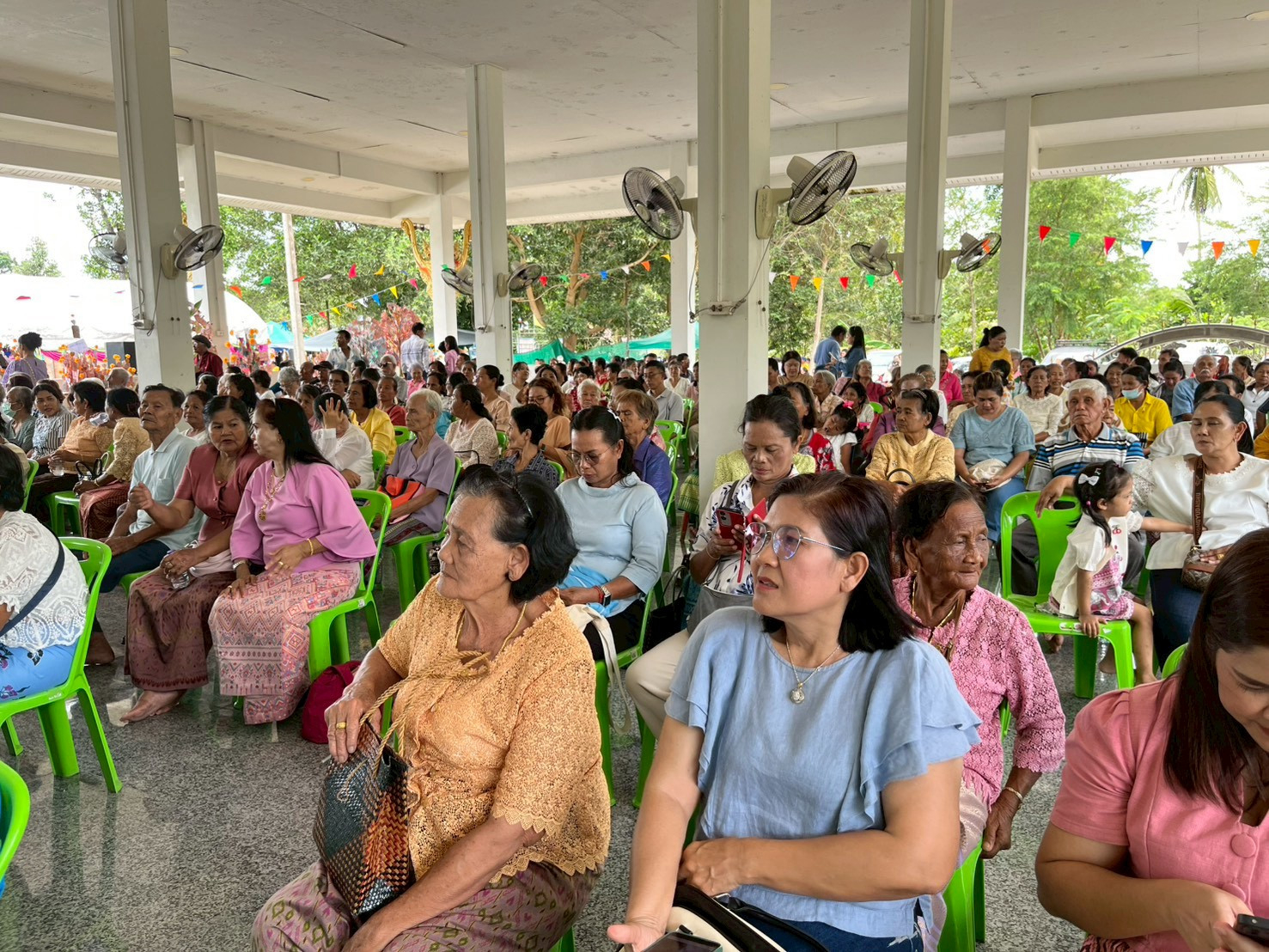 ภาพร่วมพิธีกรรมที่พักสงฆ์บ้านไร่