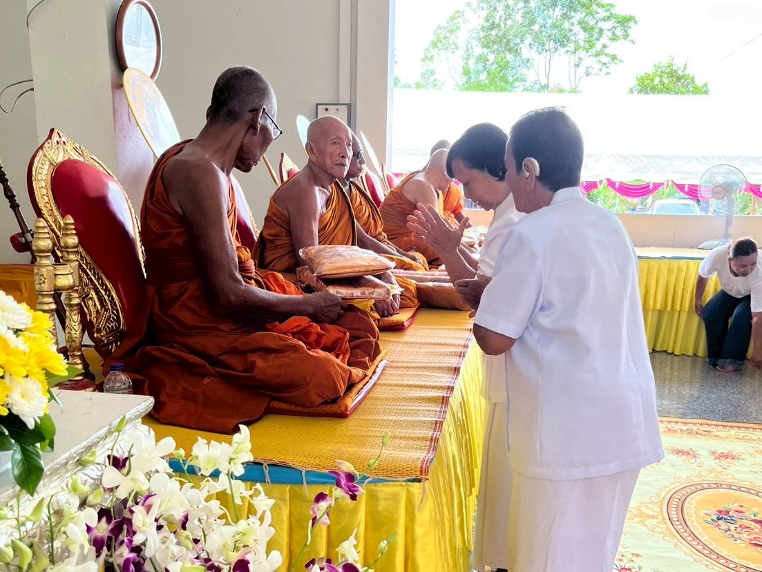 ภาพร่วมพิธีกรรมที่พักสงฆ์บ้านไร่