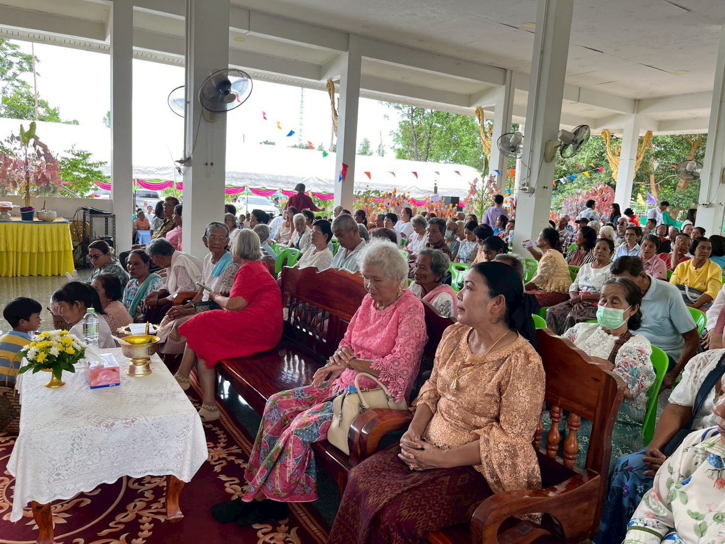 ภาพร่วมพิธีกรรมที่พักสงฆ์บ้านไร่