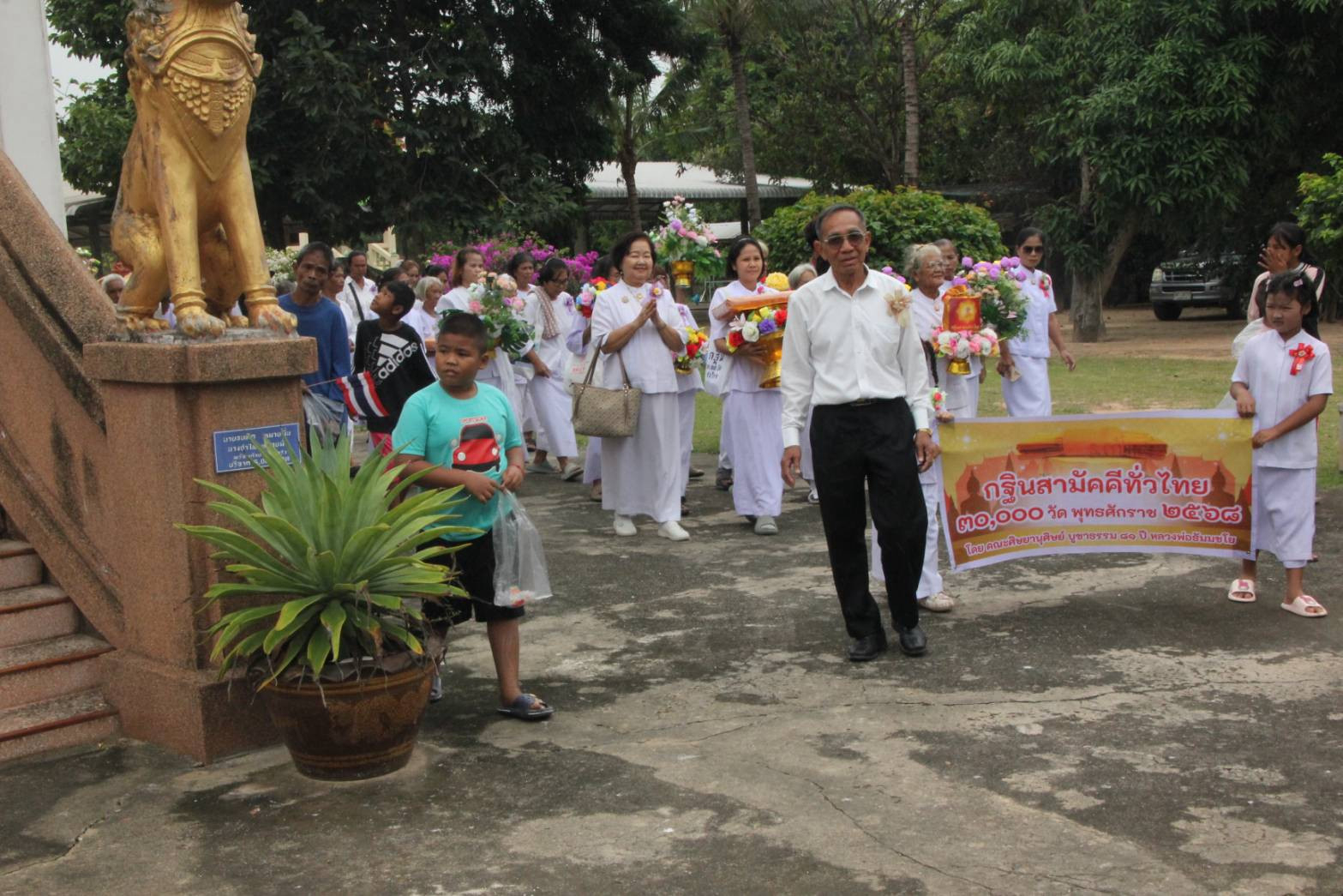 ภาพร่วมขบวนกฐินวัดกาพระคุณาราม