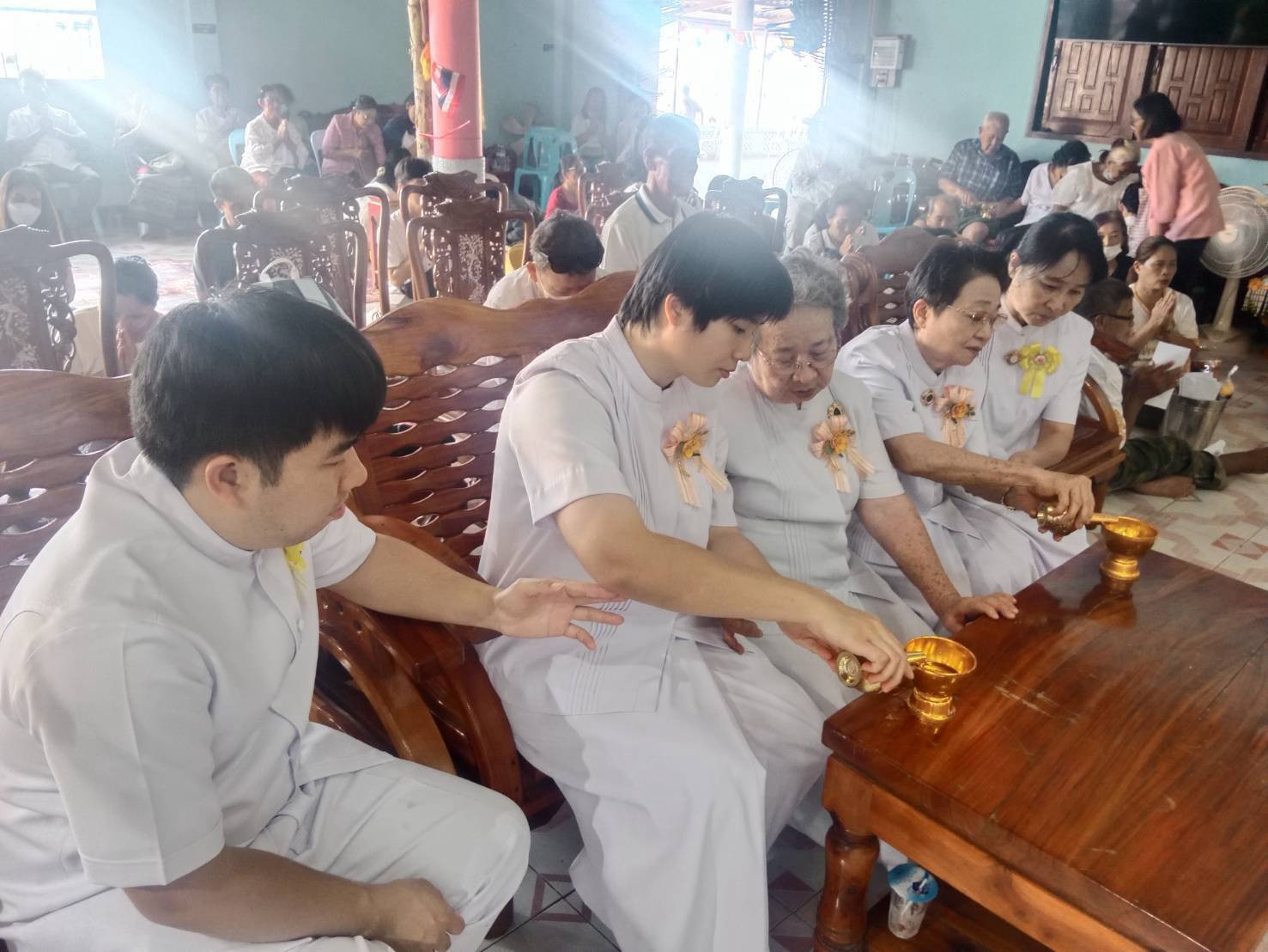 ภาพร่วมพิธีกรรมวัดโป่งตาสา