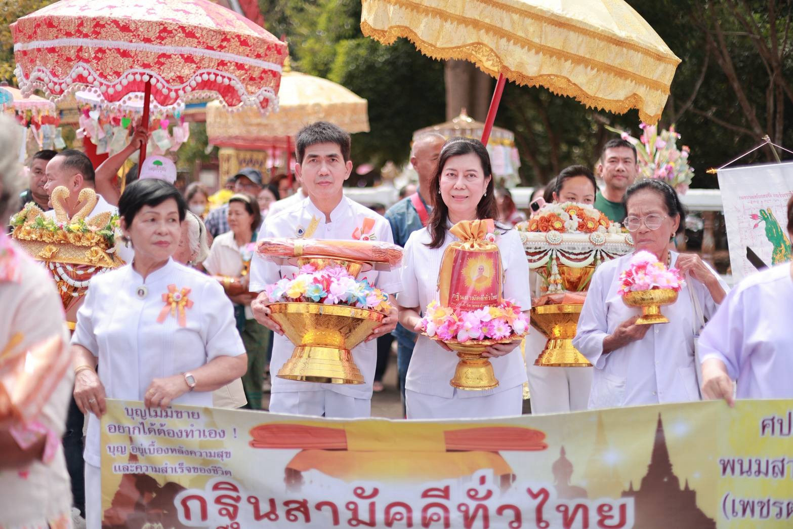 ภาพร่วมขบวนกฐินวัดห้วยพลู