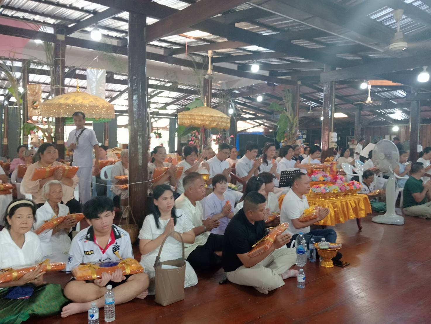 ภาพร่วมพิธีกรรมวัดห้วยพลู