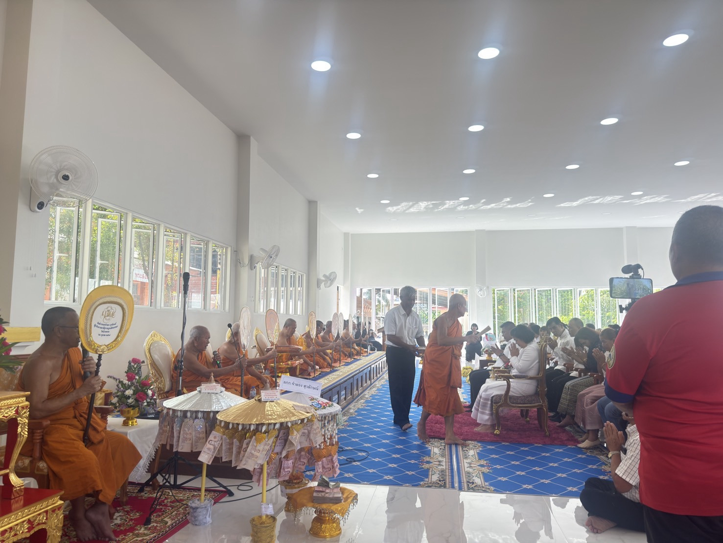 ภาพร่วมพิธีกรรมวัดน้ำกระจาย