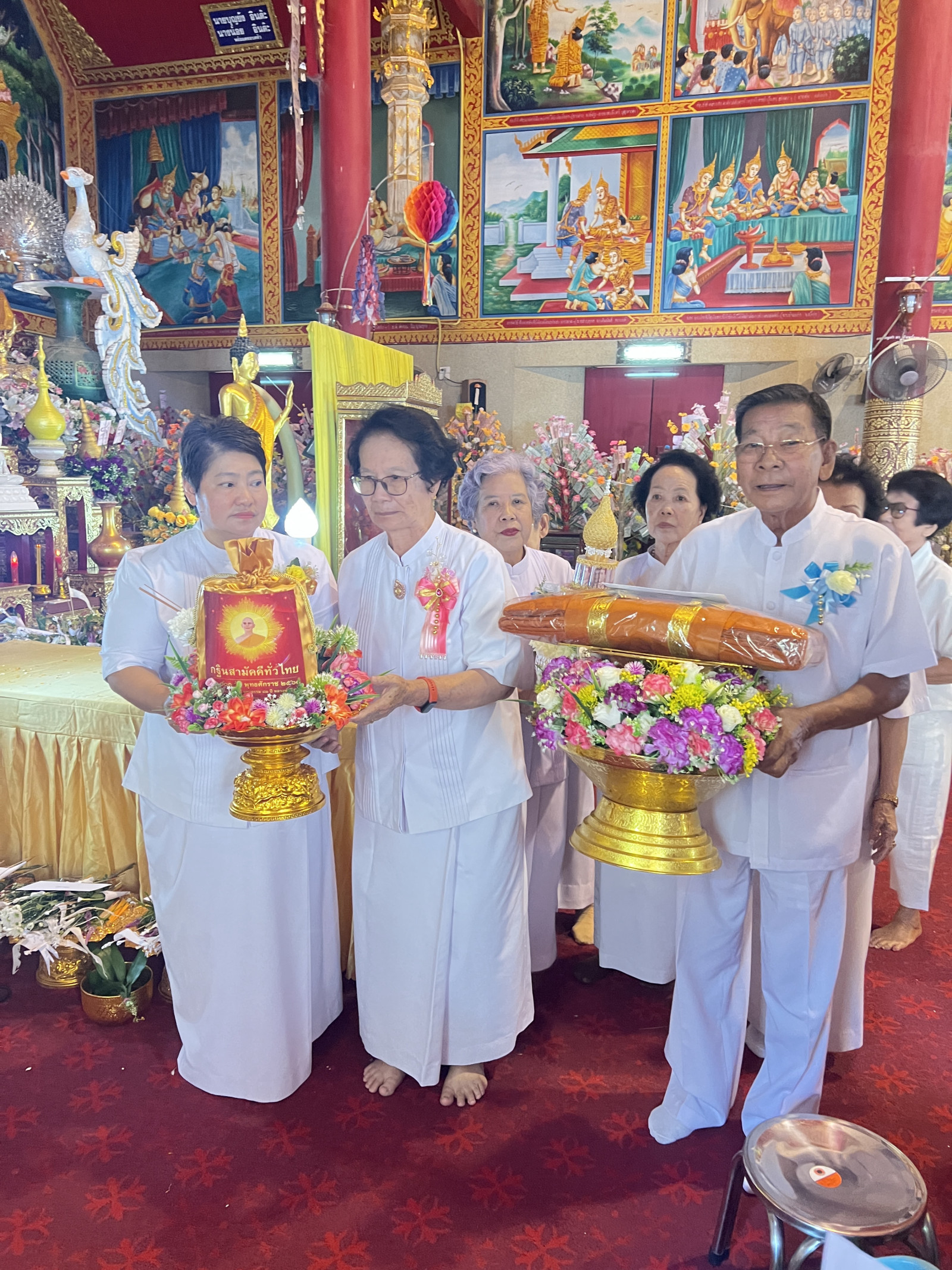 ภาพร่วมขบวนกฐินวัดเหมืองแดง