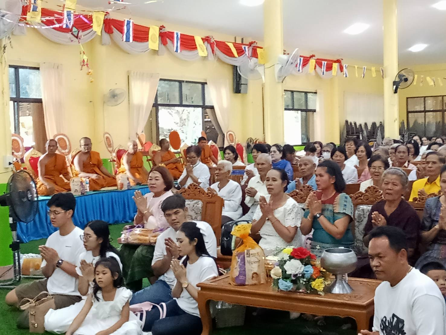 ภาพร่วมพิธีกรรมวัดโนนหมัน