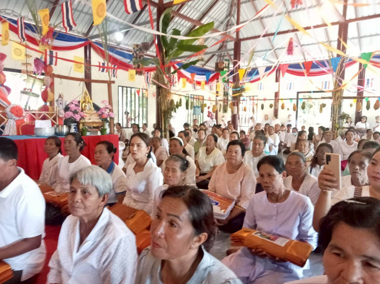 ภาพร่วมพิธีกรรมวัดภูดินทองวนาราม