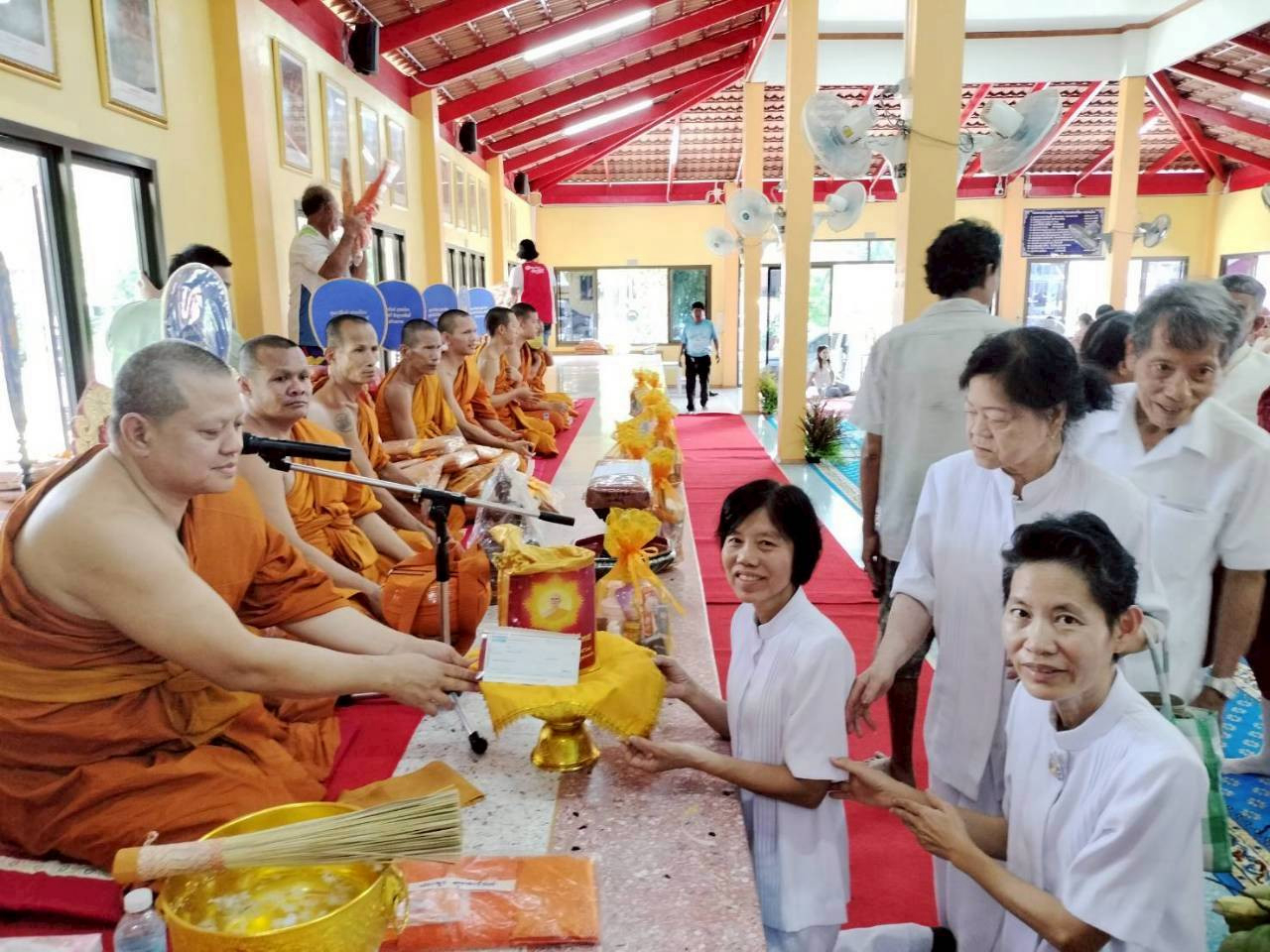 ภาพร่วมพิธีกรรมวัดตาลดำผดุงราษฎร์