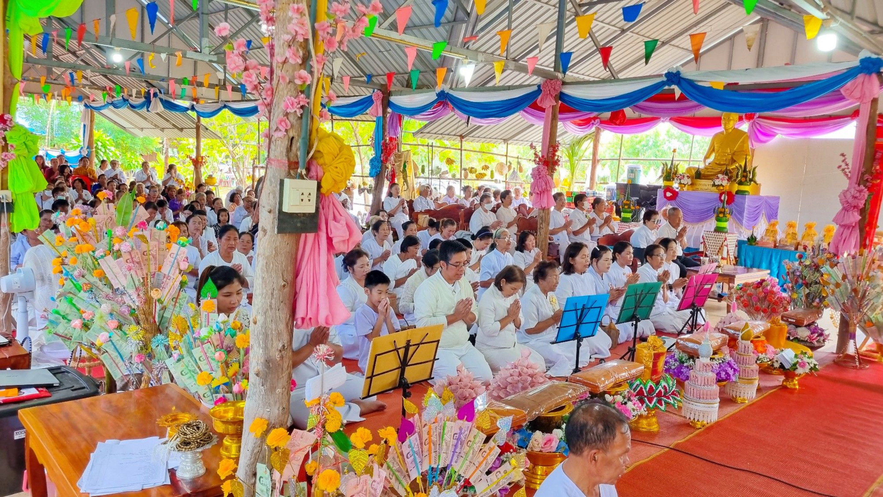 ภาพร่วมพิธีกรรมศูนย์ปฏิบัติธรรมโพธิ์ไทรแก้ว