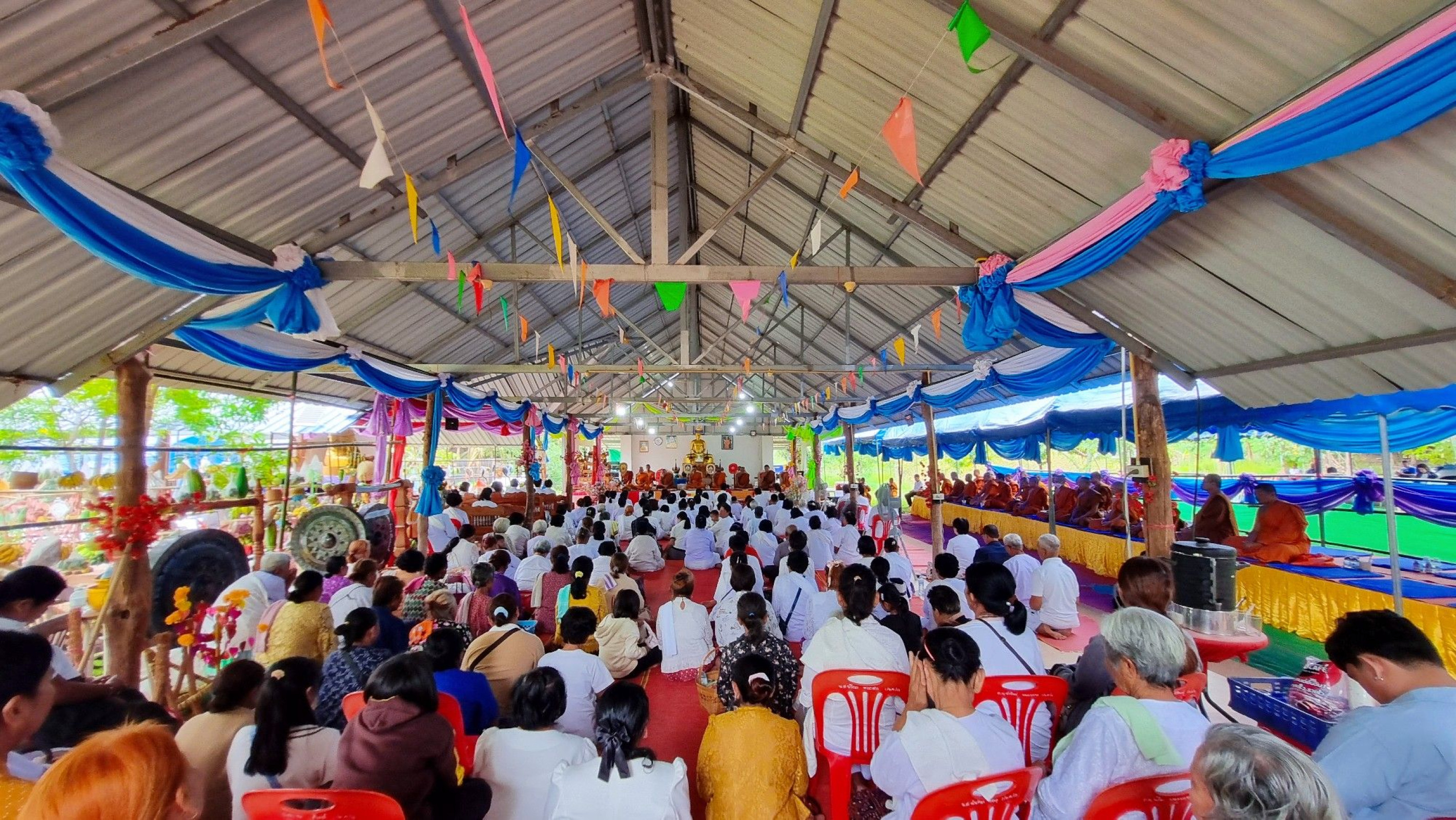 ภาพร่วมพิธีกรรมศูนย์ปฏิบัติธรรมโพธิ์ไทรแก้ว