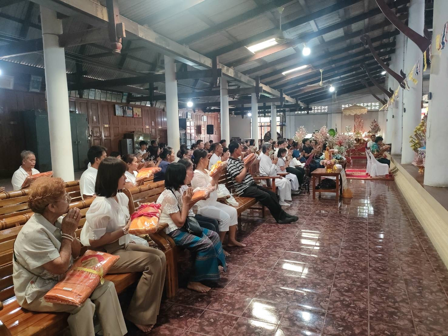 ภาพร่วมพิธีกรรมวัดโพธิ์ดก