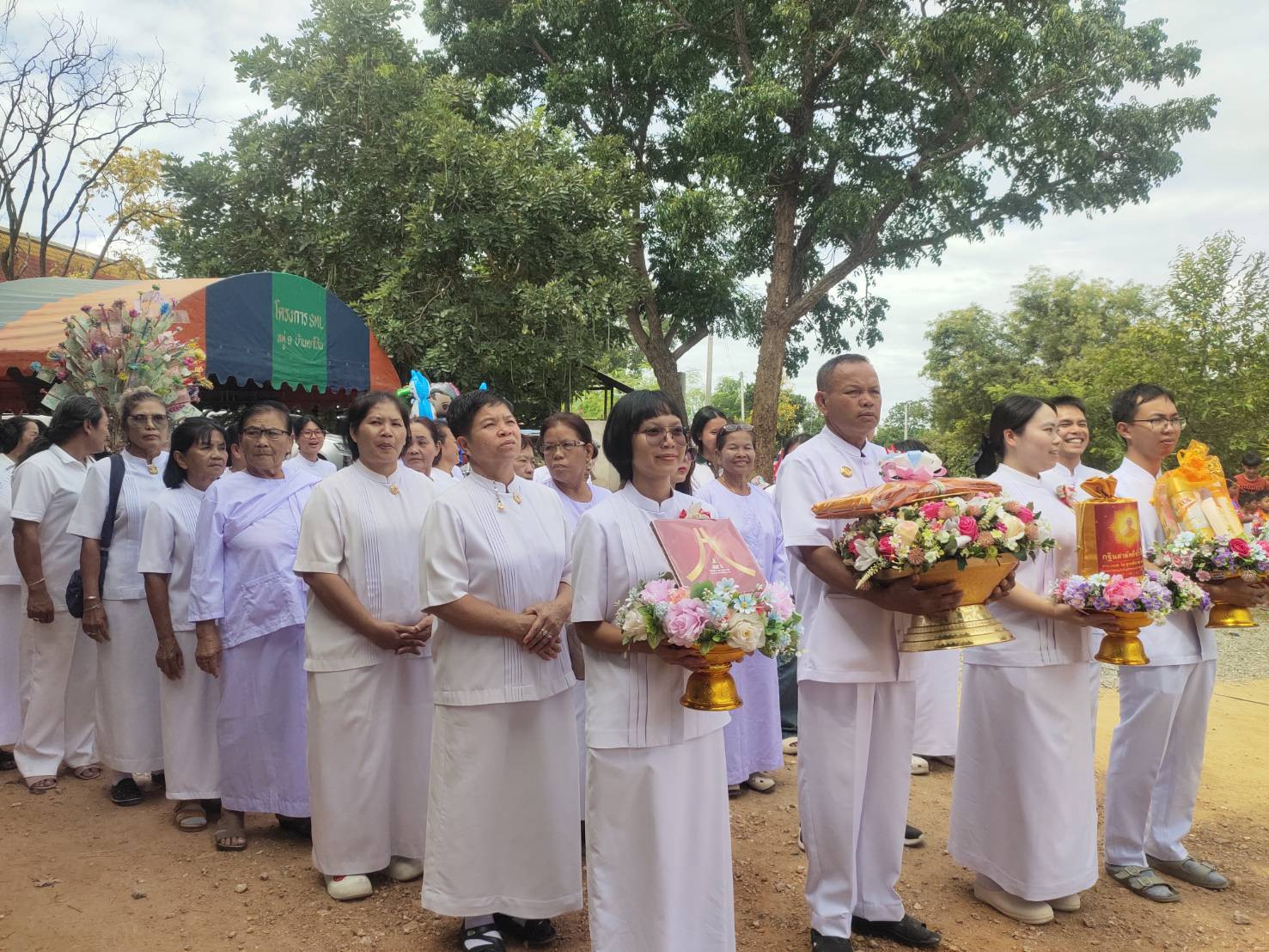 ภาพร่วมพิธีกรรมวัดดงรัง