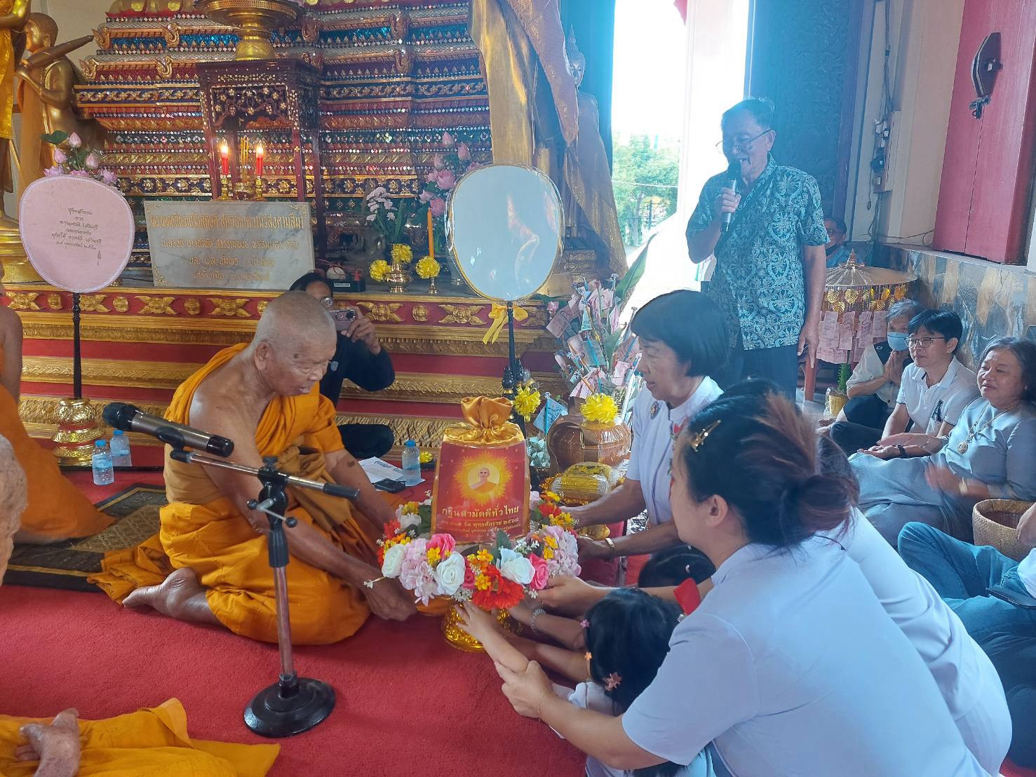 ภาพการถวายปัจจัยวัดใหม่เกตุงาม