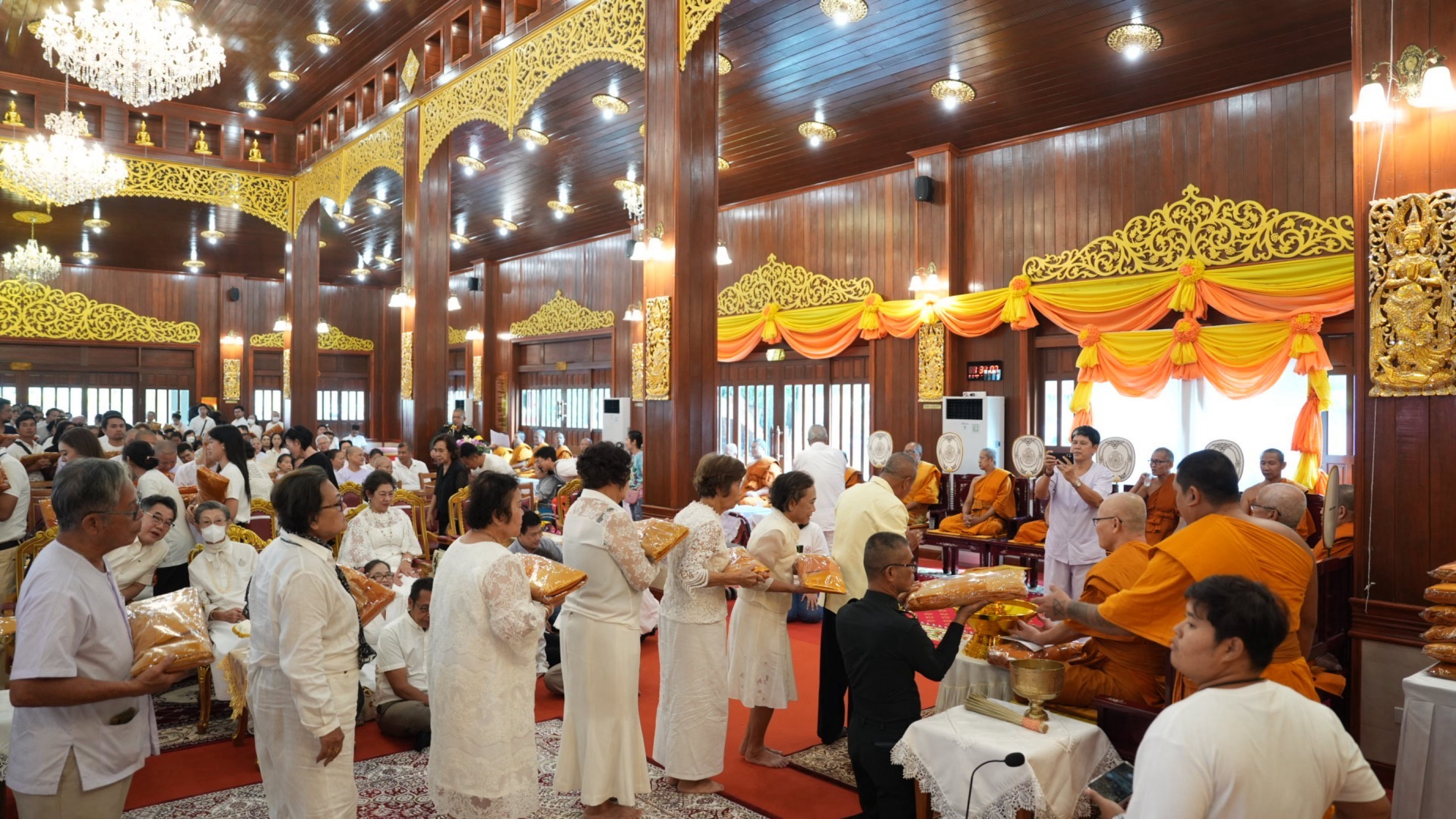 ภาพร่วมพิธีกรรมวัดป่ามะไฟ