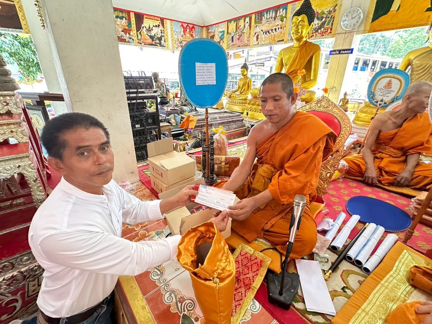 ภาพการถวายปัจจัยวัดสมอ