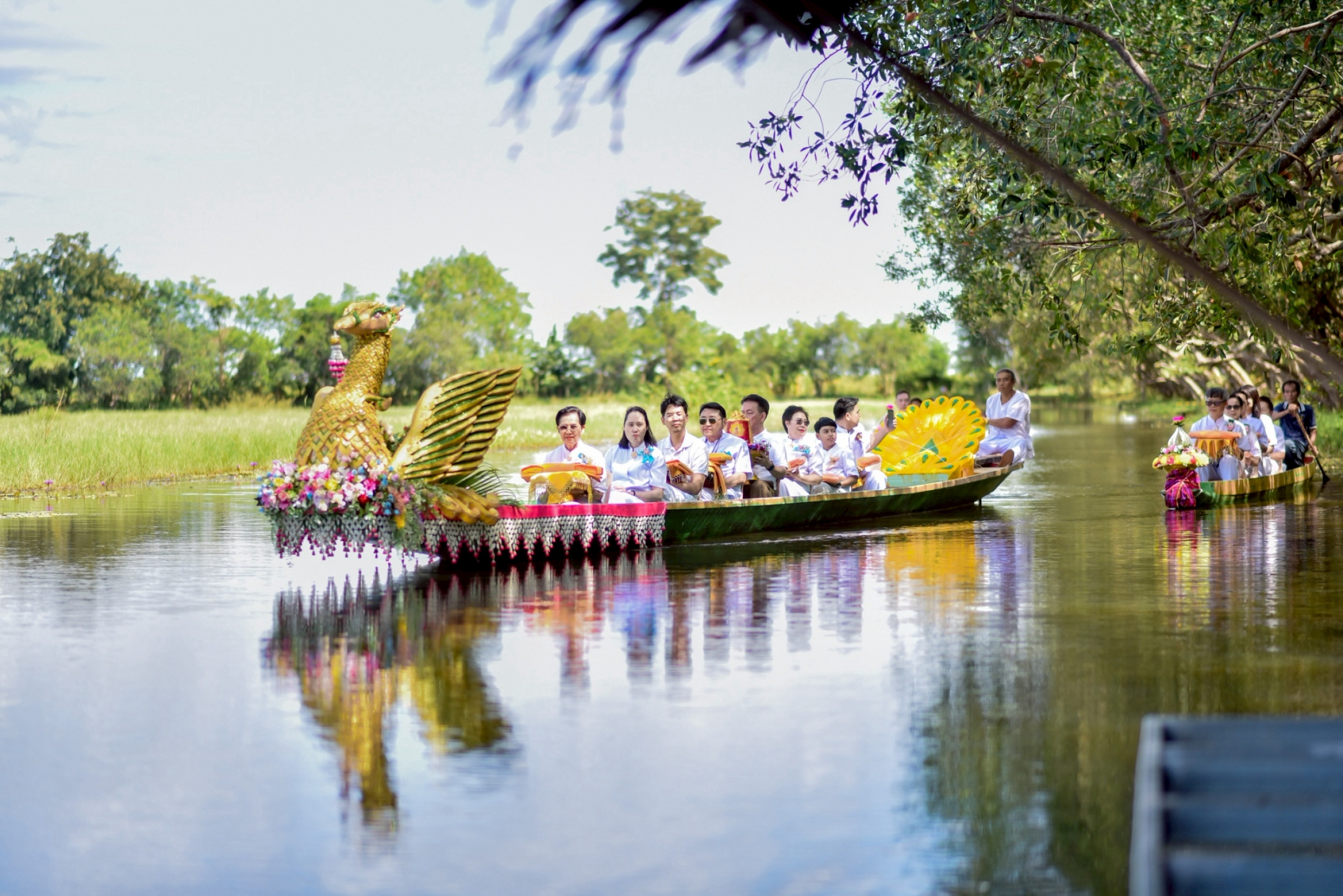 ภาพร่วมขบวนกฐินศูนย์ปฏิบัติธรรมแก้วมงคลสกลนคร (หนองหาร)