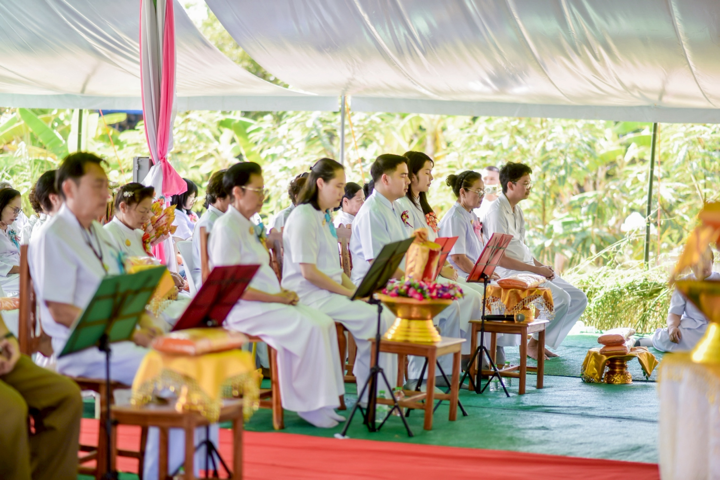ภาพร่วมพิธีกรรมศูนย์ปฏิบัติธรรมแก้วมงคลสกลนคร (หนองหาร)
