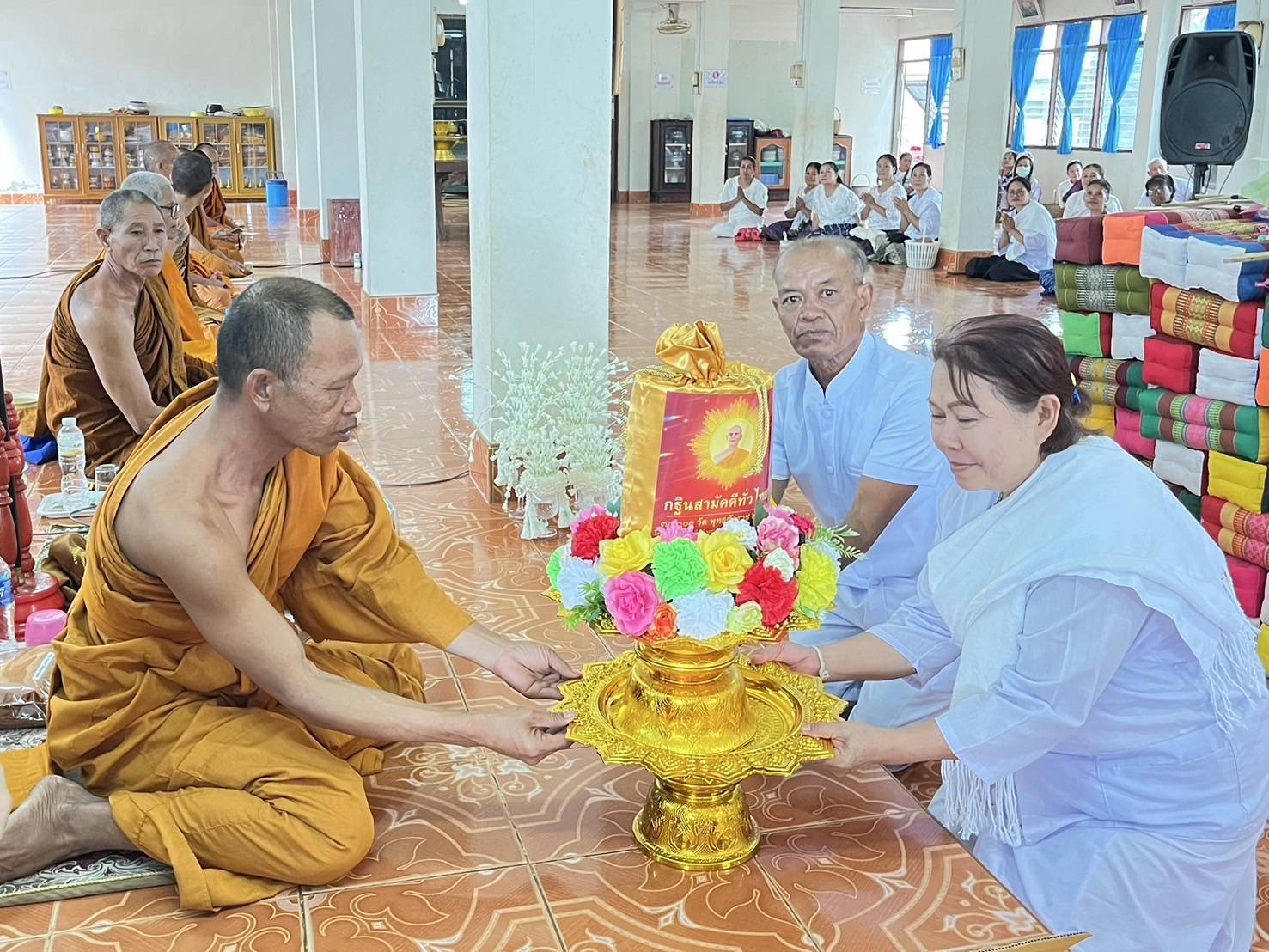 ภาพการถวายปัจจัยวัดบ้านเดิด