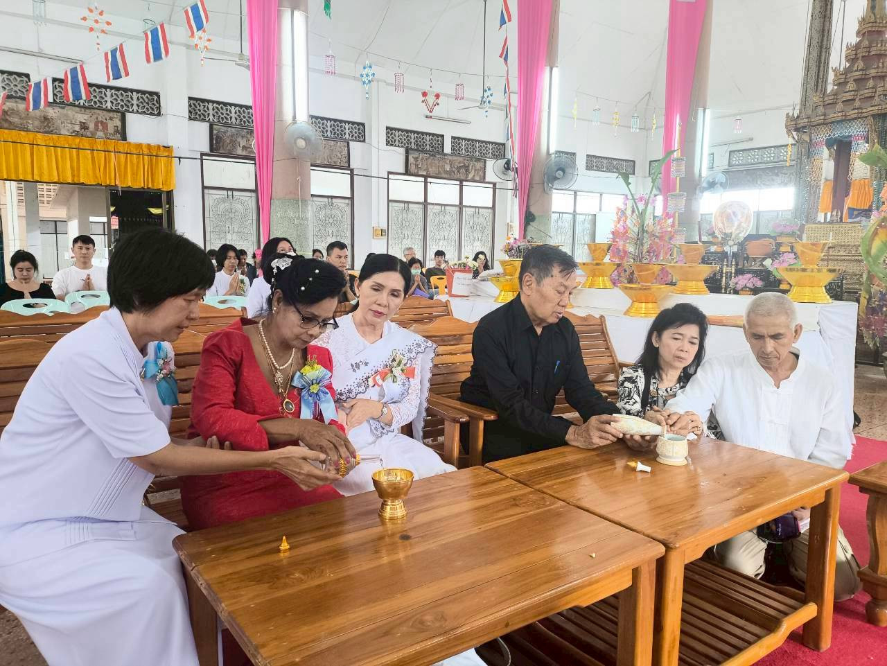 ภาพร่วมพิธีกรรมวัดไทรอารีรักษ์