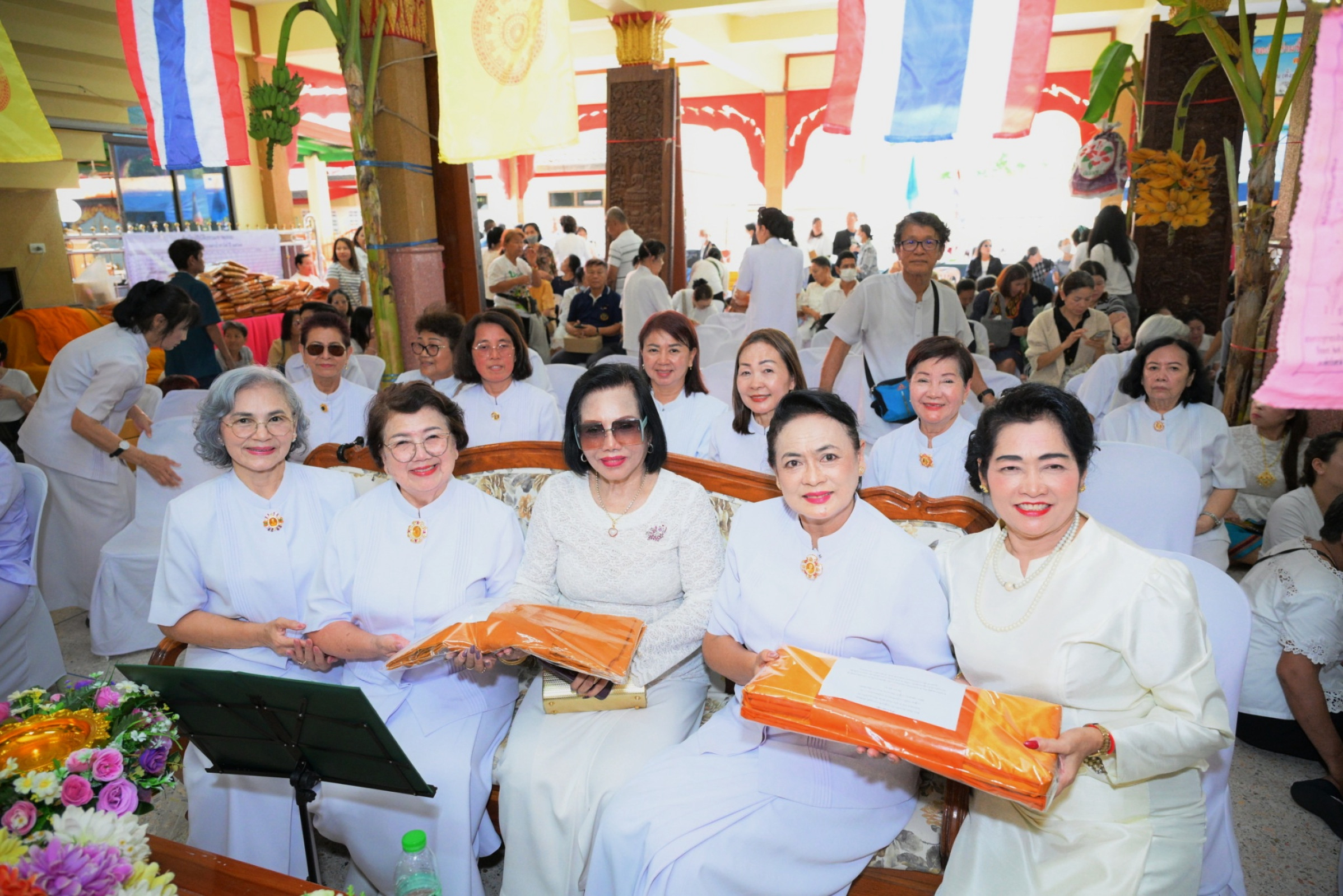 ภาพร่วมพิธีกรรมสำนักปฏิบัติธรรมเขาพลอย