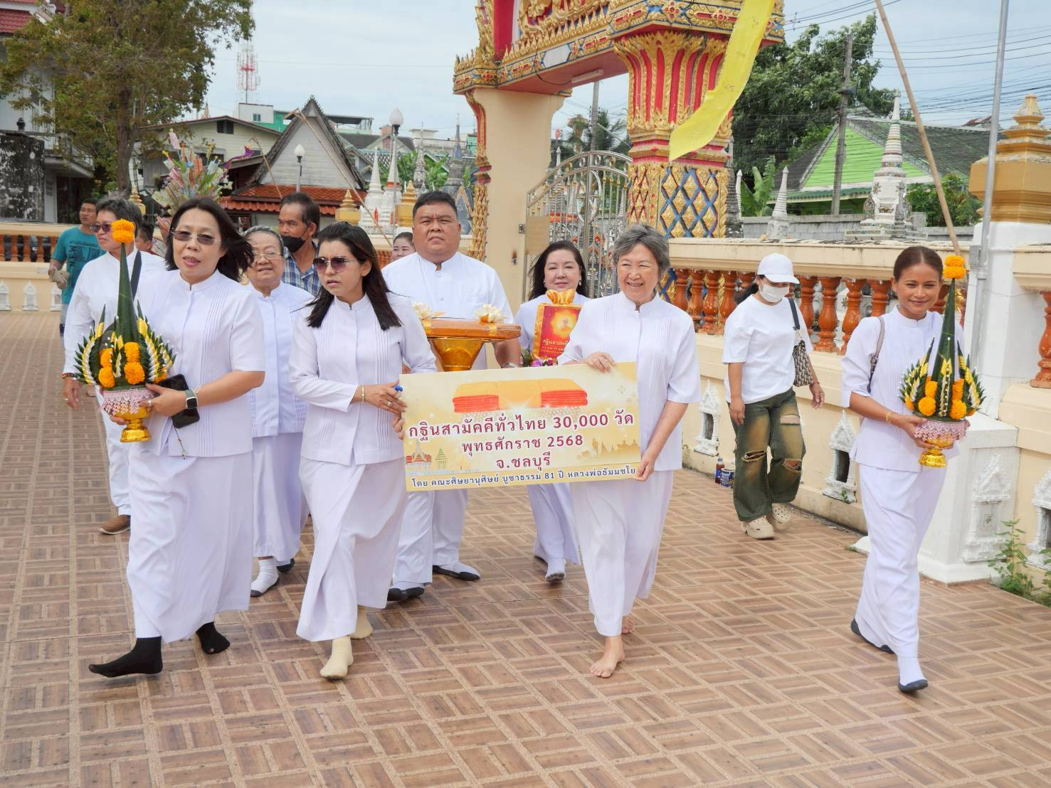 ภาพร่วมขบวนกฐินวัดห้วยปราบ