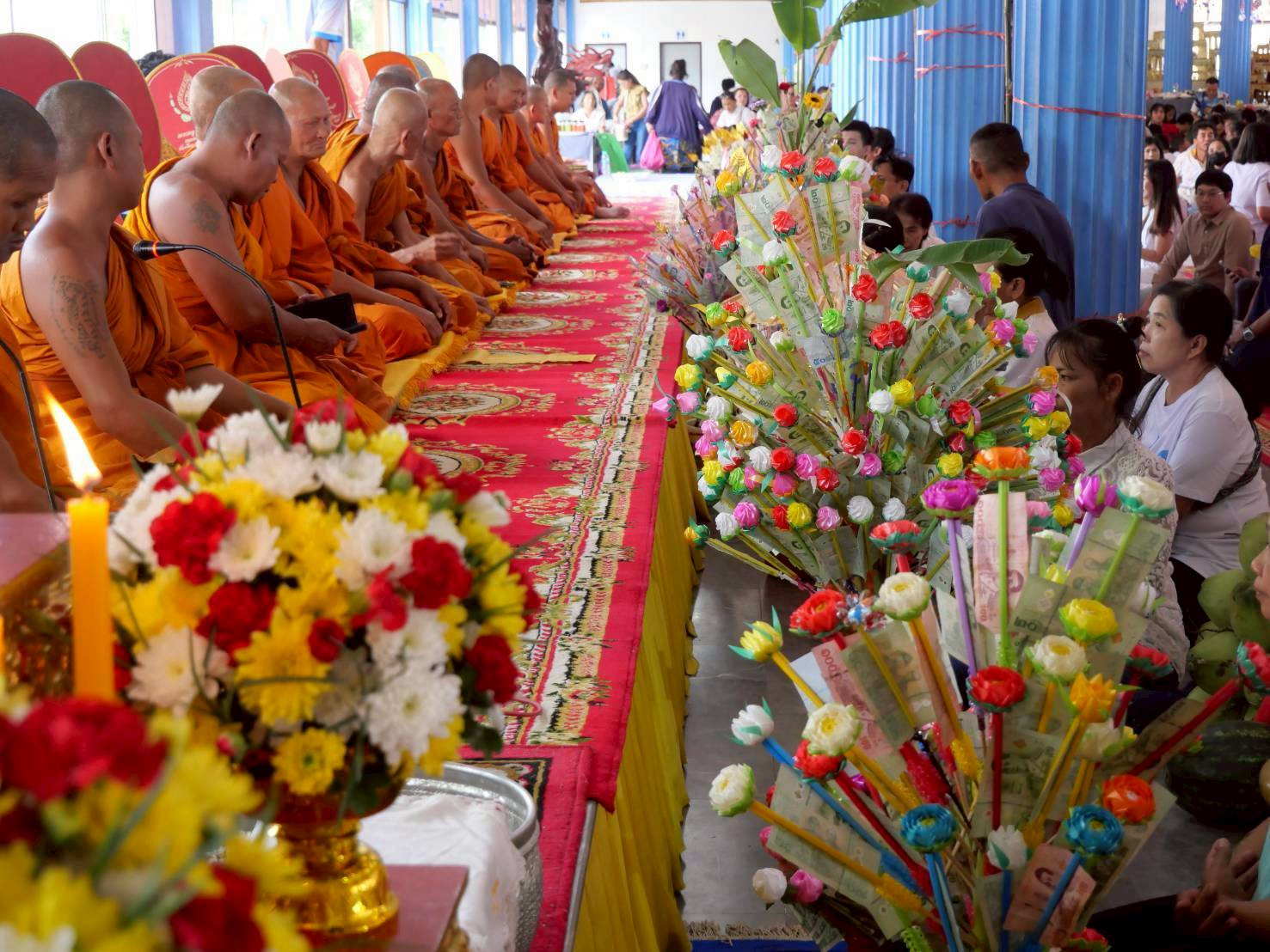 ภาพร่วมพิธีกรรมวัดห้วยปราบ