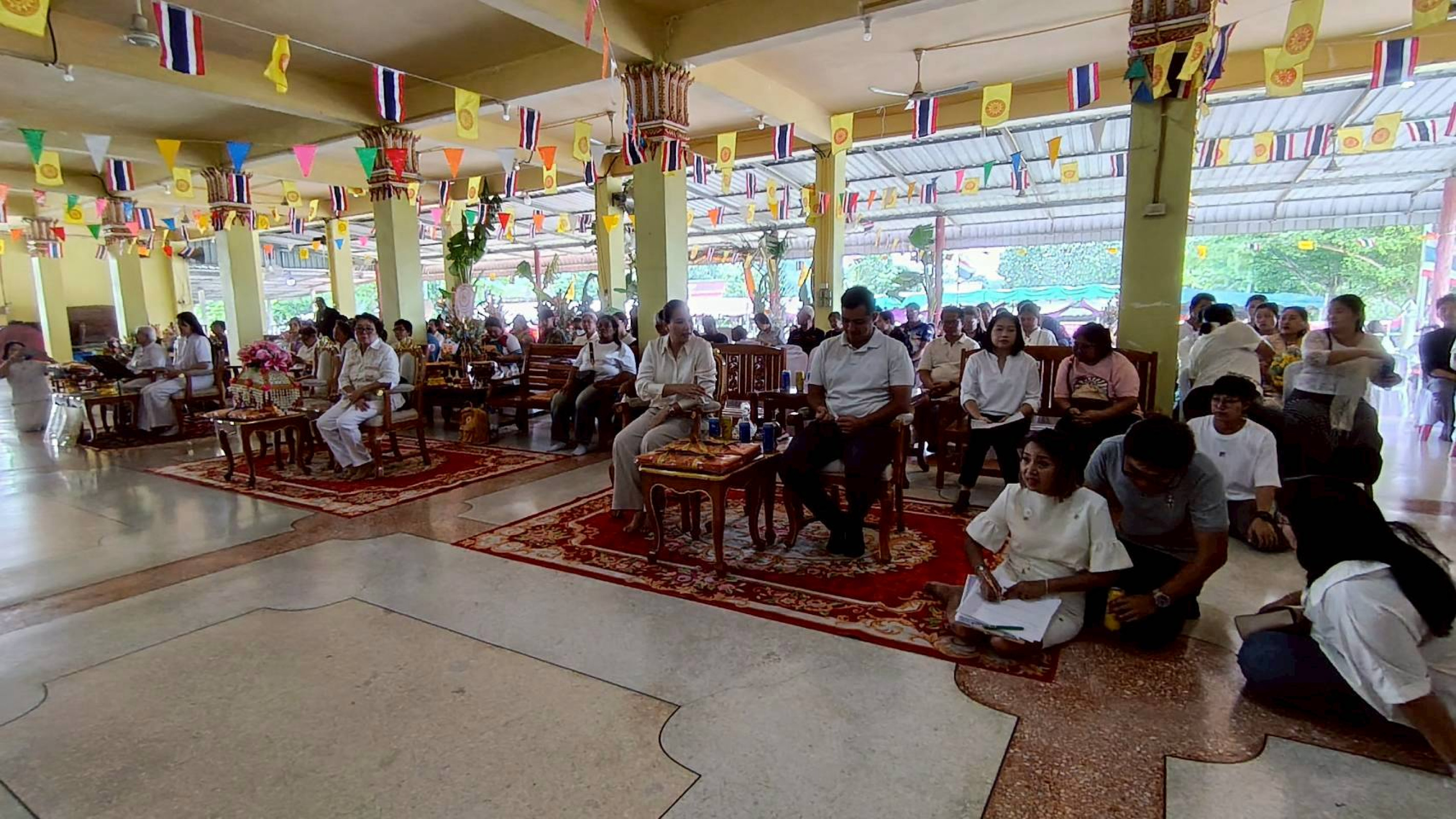 ภาพร่วมพิธีกรรมวัดเขาหินลาด