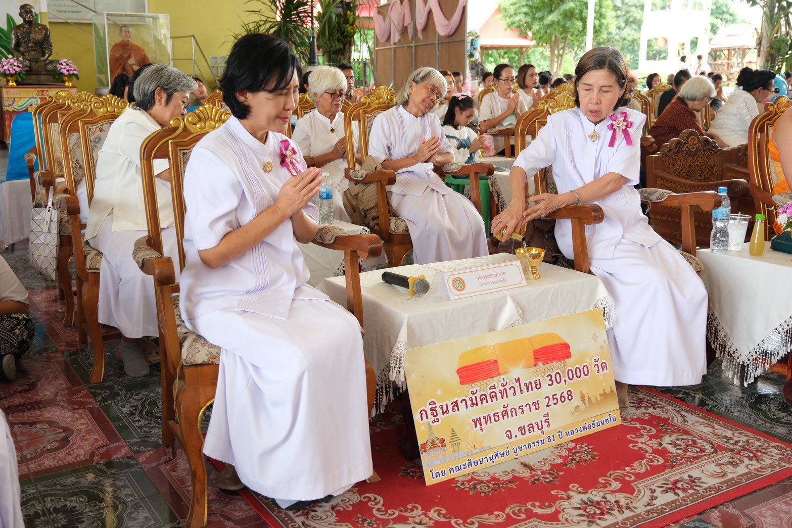 ภาพร่วมพิธีกรรมวัดเนินตอง