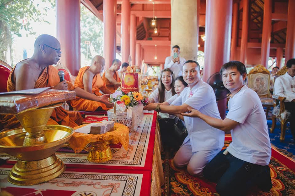 ภาพการถวายปัจจัยวัดเจดีย์หลวง