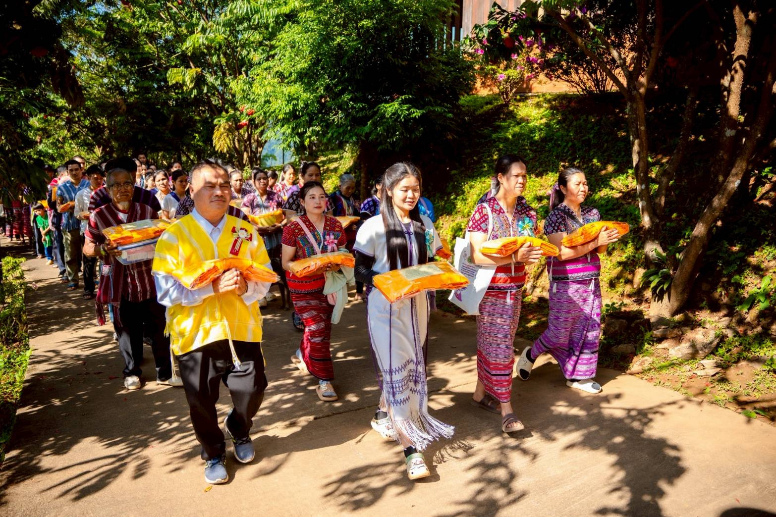 ภาพร่วมขบวนกฐินวัดแม่ขิง