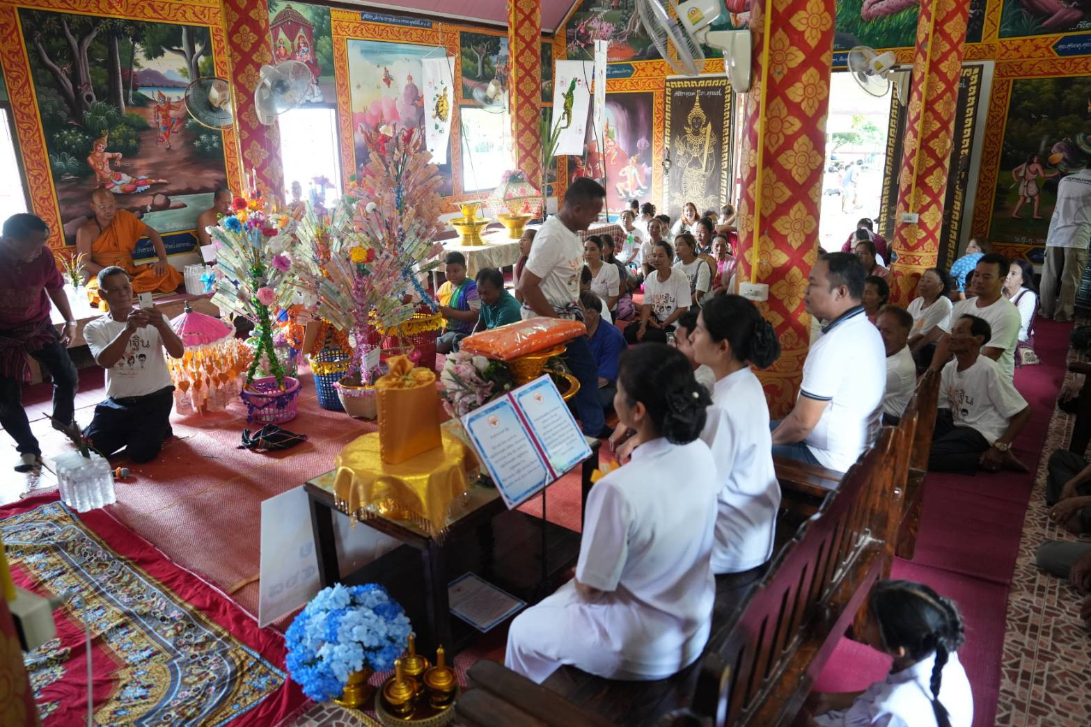 ภาพร่วมพิธีกรรมวัดบ้านเด่น