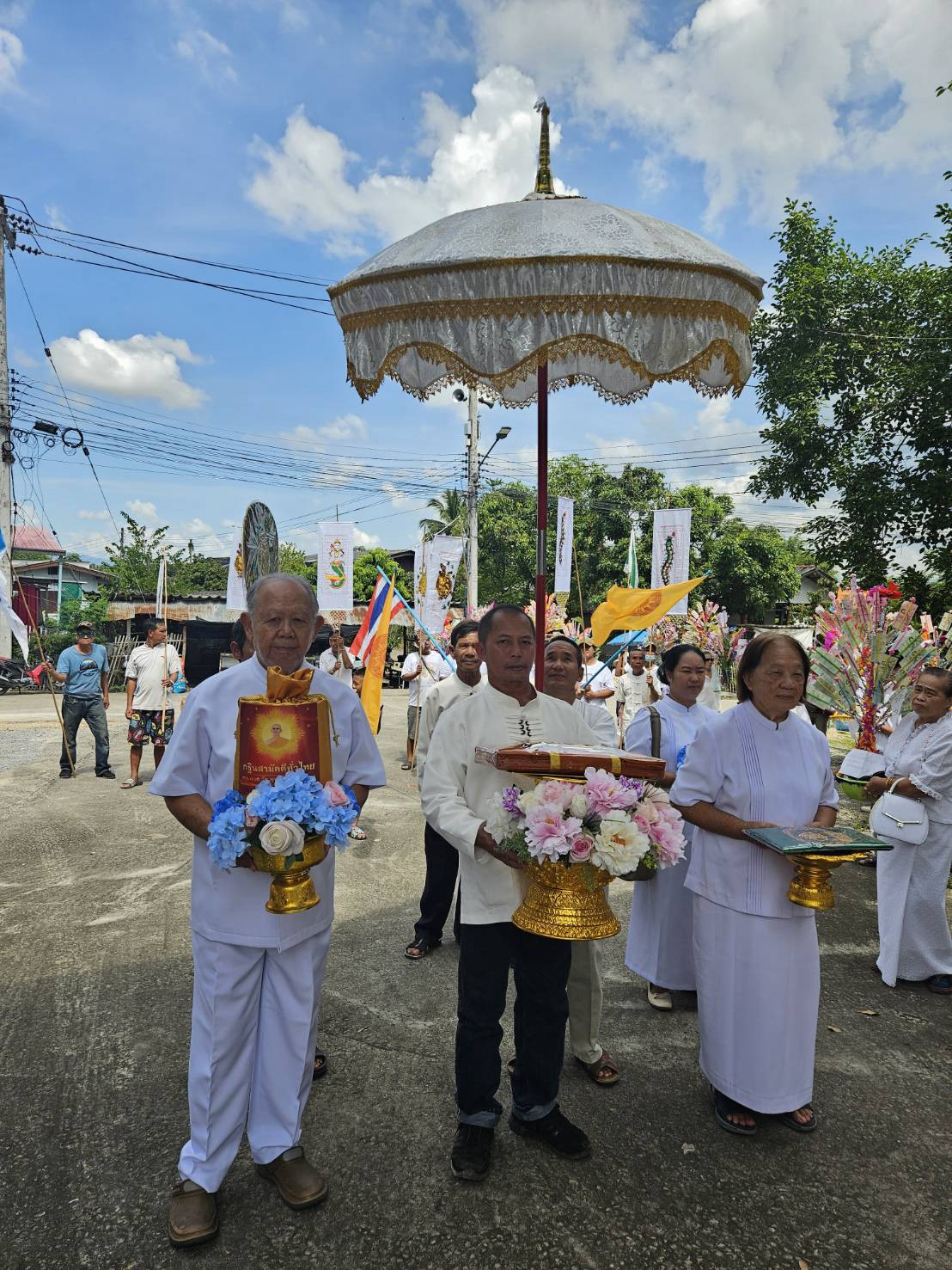 ภาพร่วมพิธีกรรมวัดบ้านโป่ง