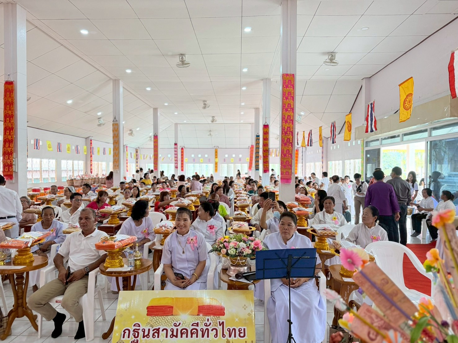 ภาพร่วมพิธีกรรมวัดพบพระใต้