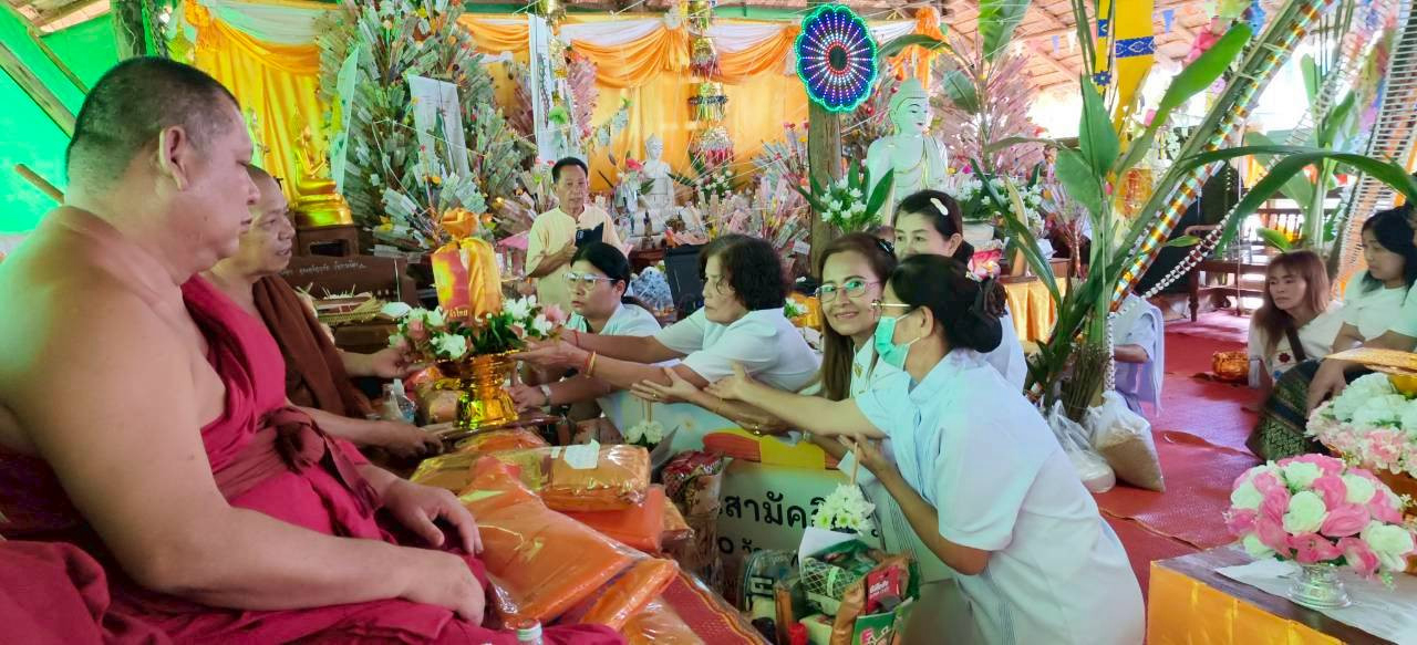 ภาพการถวายปัจจัยสำนักสงฆ์แก้วมงคล