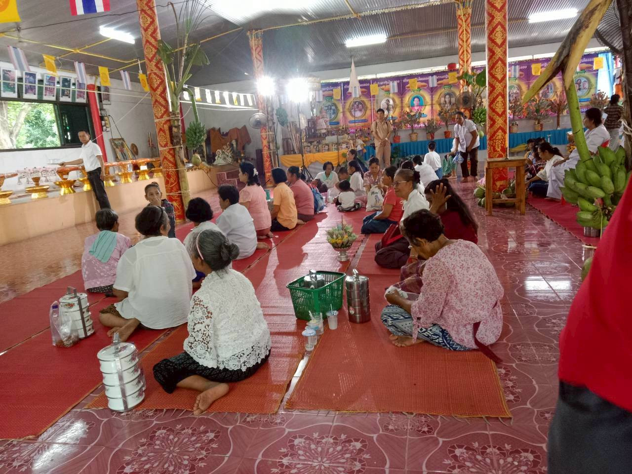 ภาพร่วมพิธีกรรมวัดเพชรชมภู