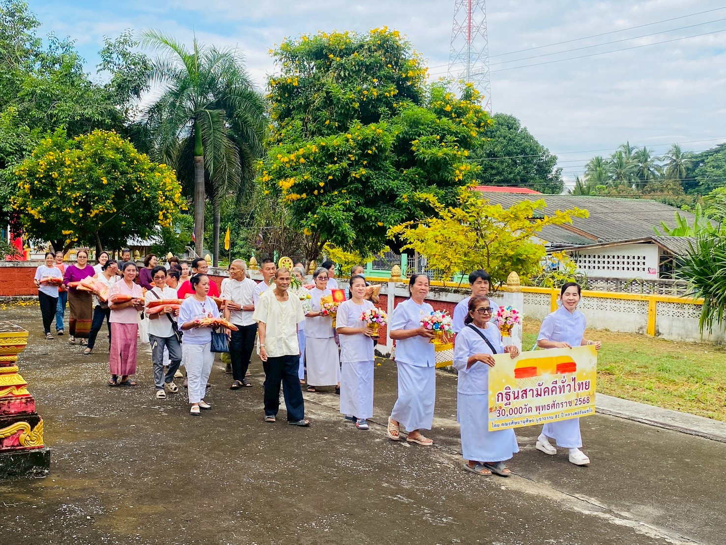 ภาพร่วมขบวนกฐินวัดประดาง