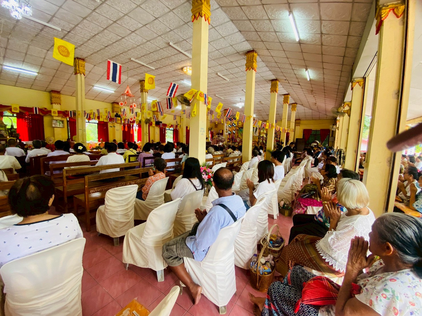 ภาพร่วมพิธีกรรมวัดประดาง
