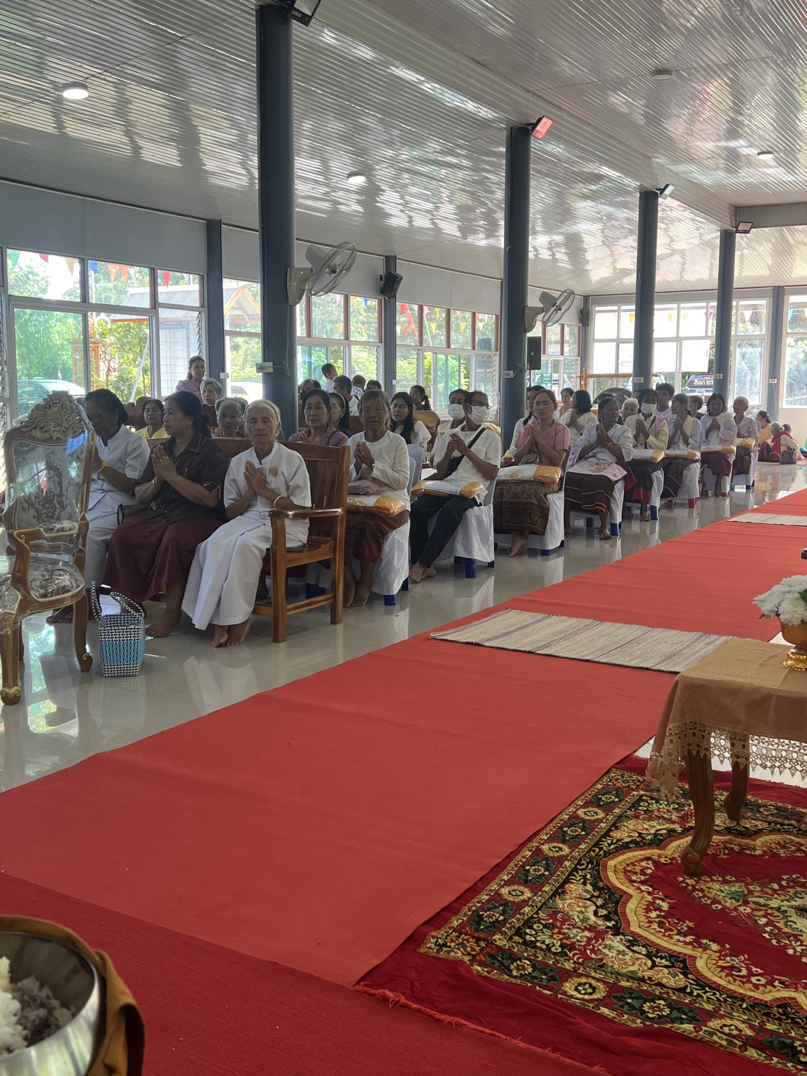 ภาพร่วมพิธีกรรมวัดโคกปราสาท