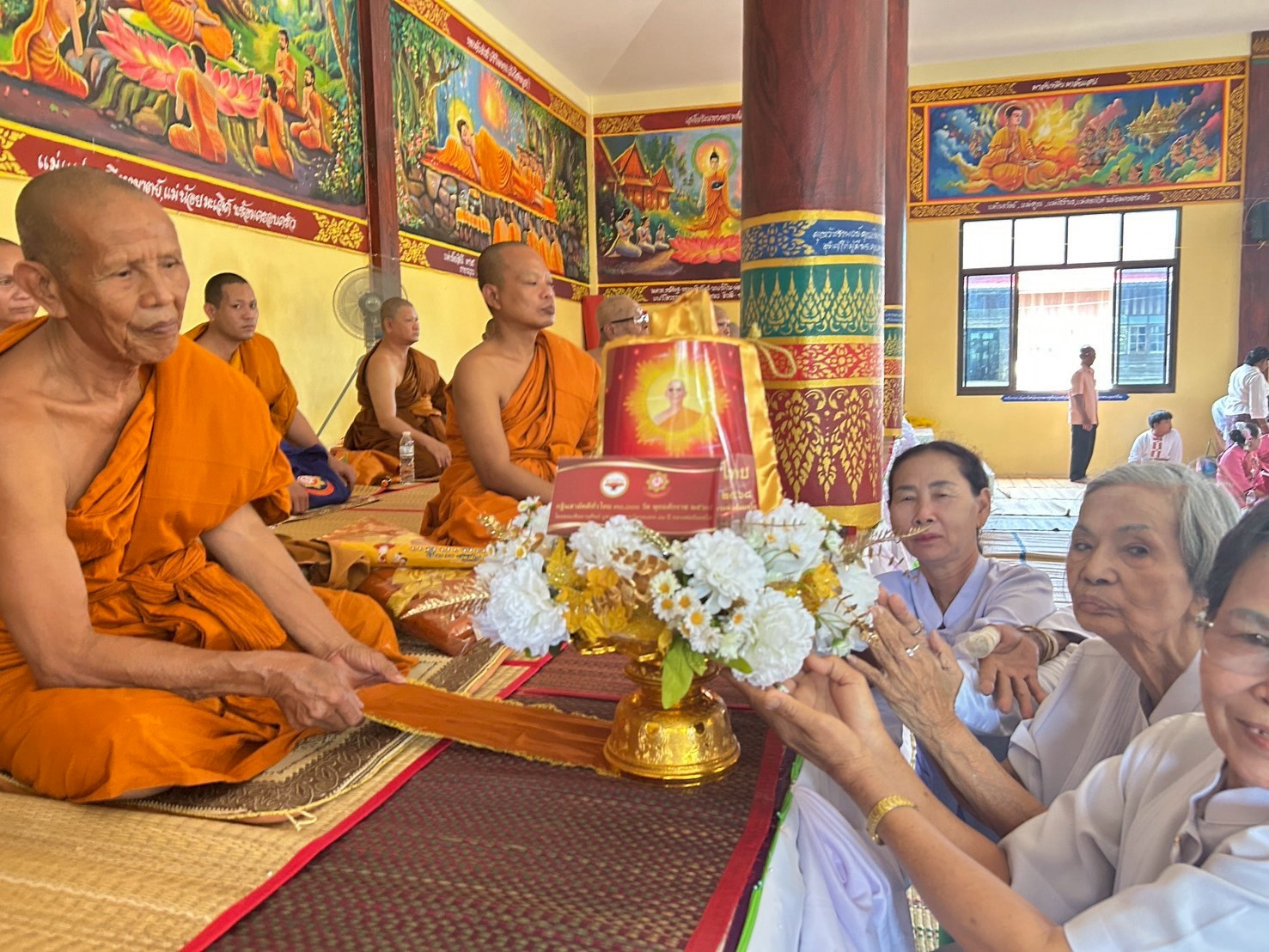 ภาพการถวายปัจจัยวัดศรีเวฬุวัน