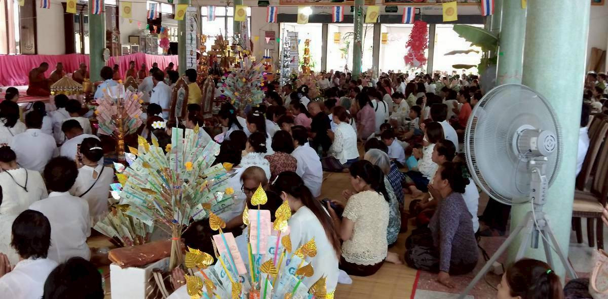 ภาพร่วมพิธีกรรมวัดโพธิ์กลาง