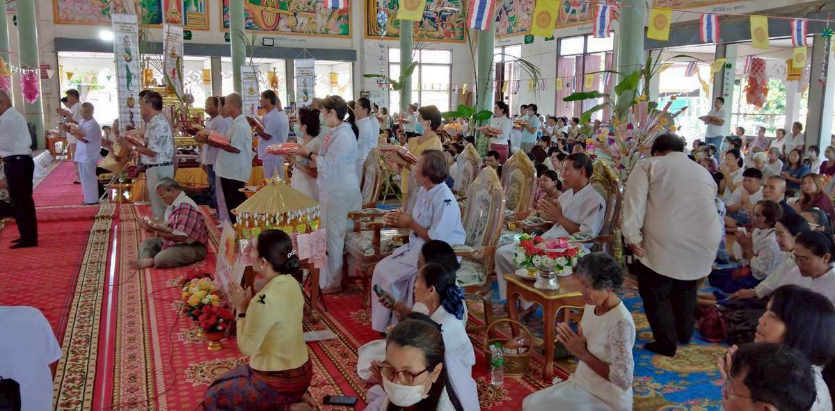 ภาพร่วมพิธีกรรมวัดโพธิ์กลาง