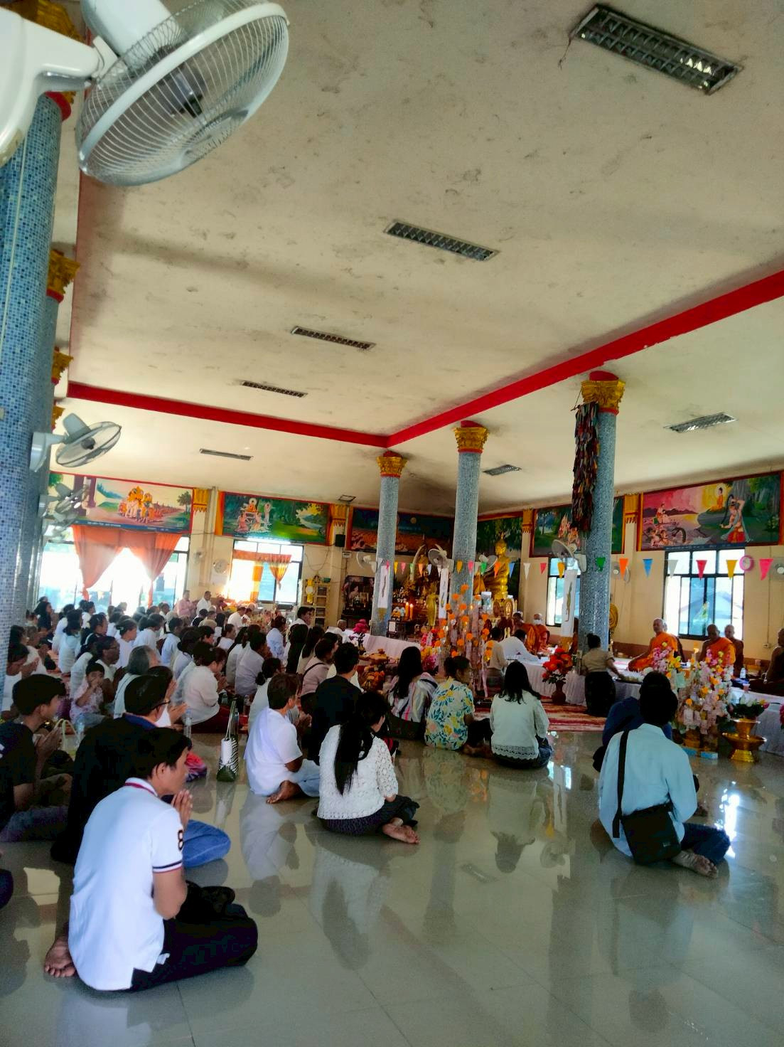 ภาพร่วมพิธีกรรมวัดศรีมงคล