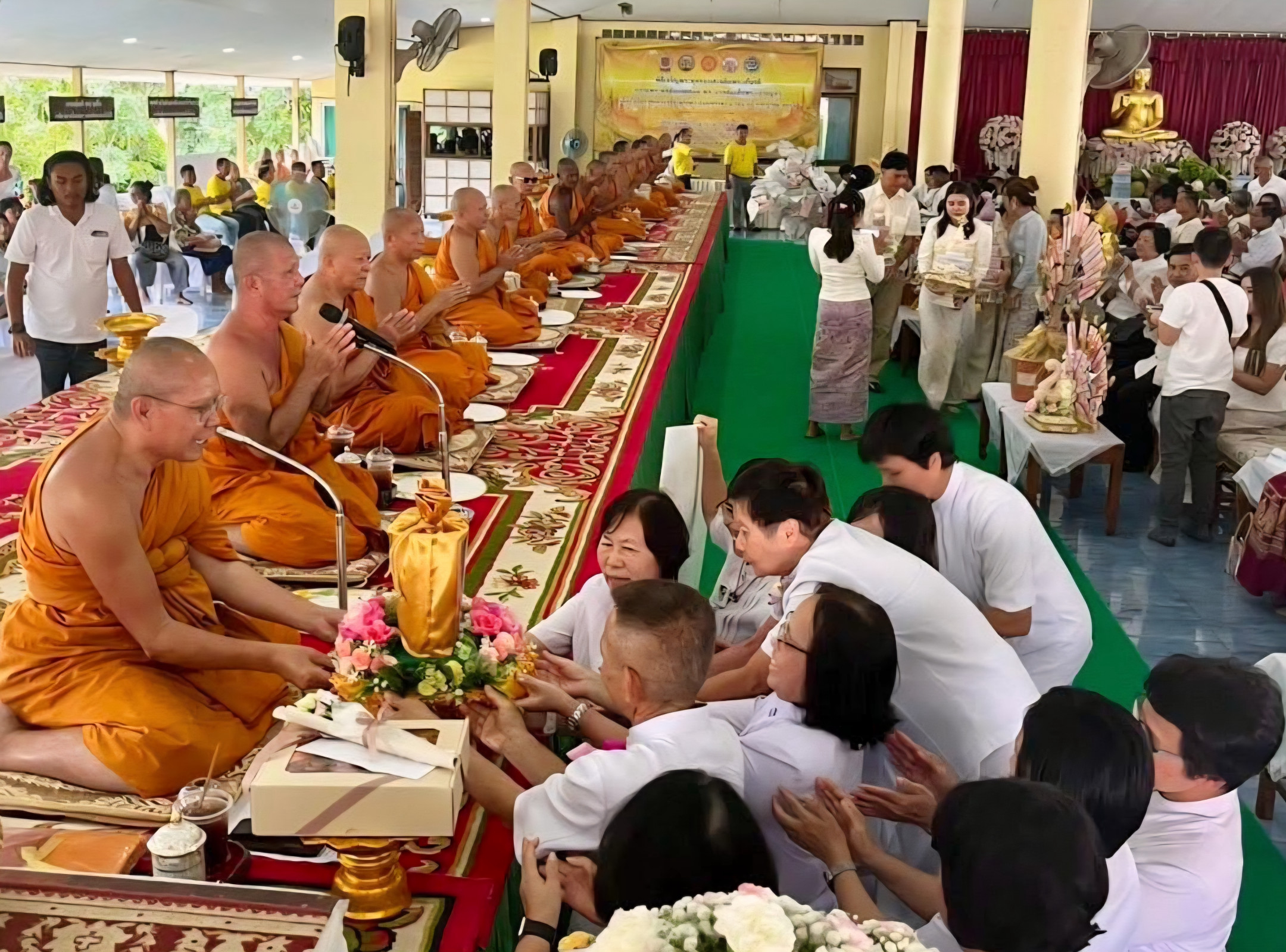 ภาพการถวายปัจจัยวัดสามัคคีประชาราม