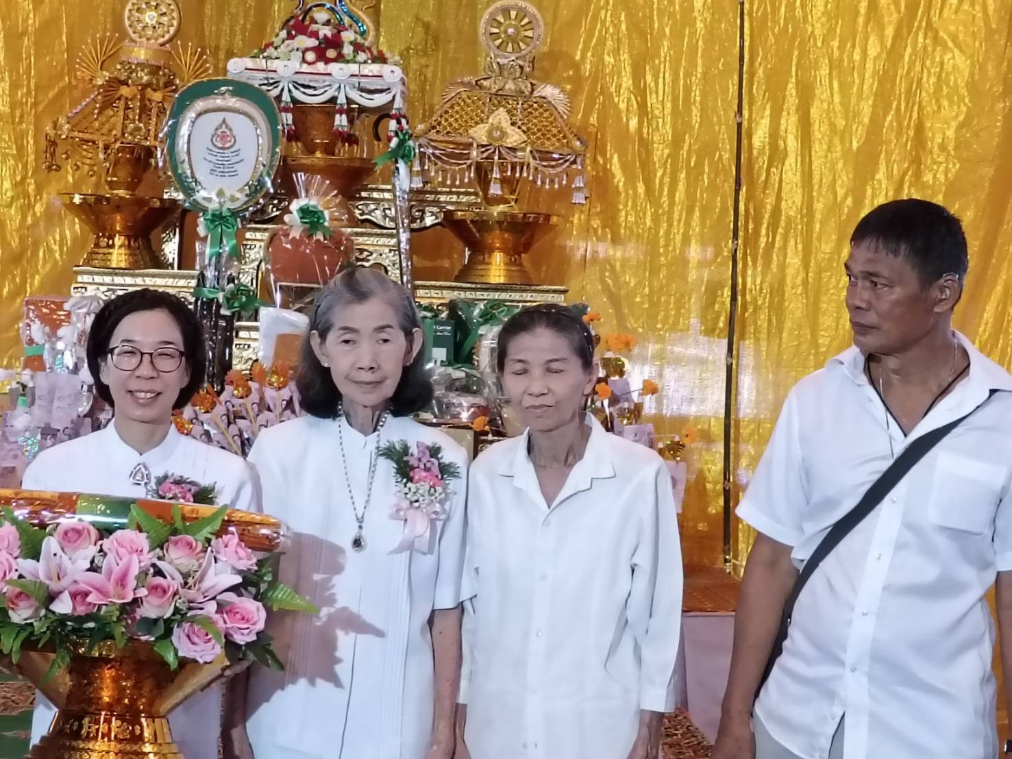 ภาพร่วมพิธีกรรมวัดสร้อยฟ้า