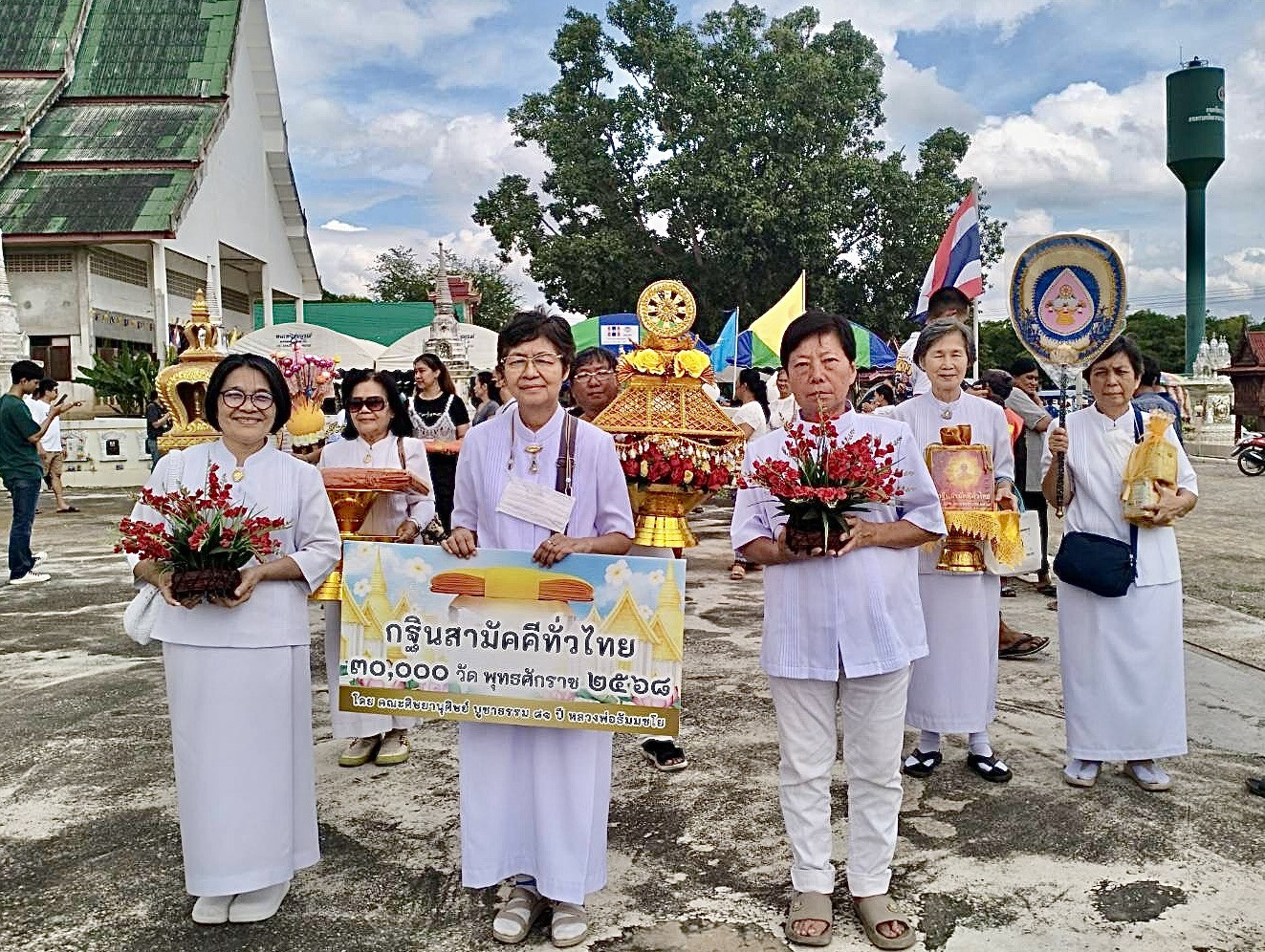 ภาพร่วมขบวนกฐินวัดแก้มอ้น