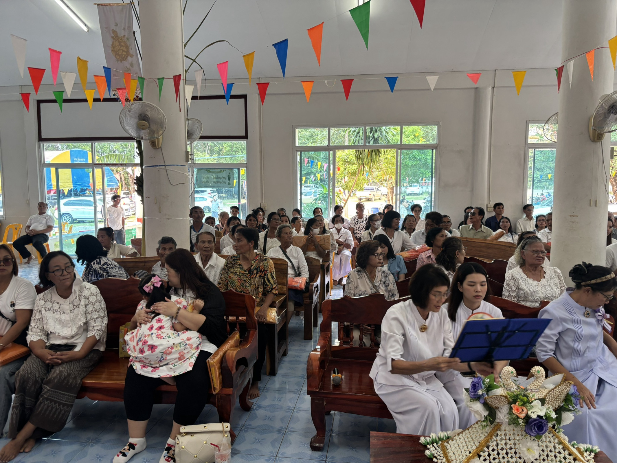 ภาพร่วมพิธีกรรมวัดคลองเตยสามัคคีธรรม