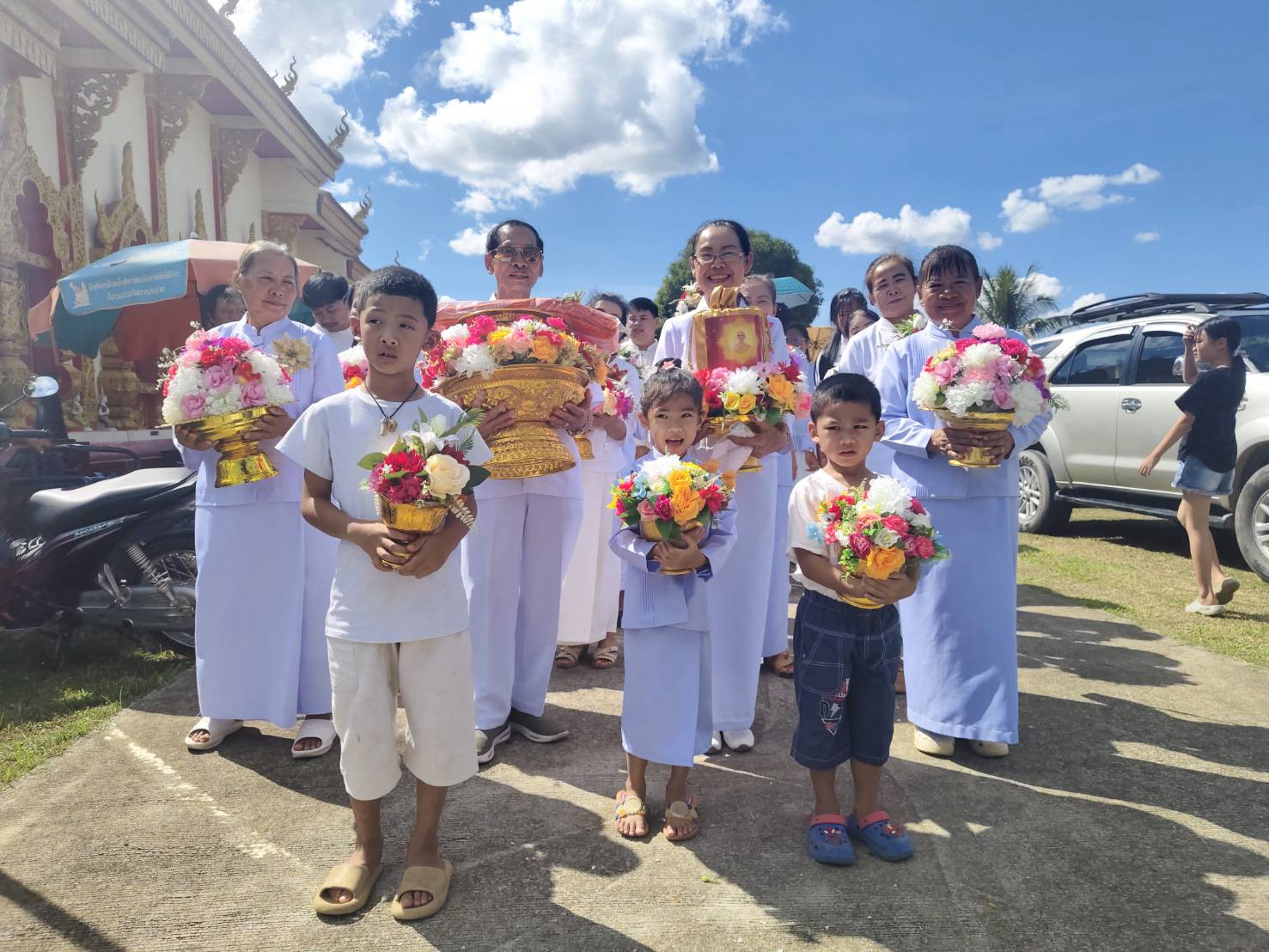 ภาพร่วมขบวนกฐินวัดแม่คำหนองบัว